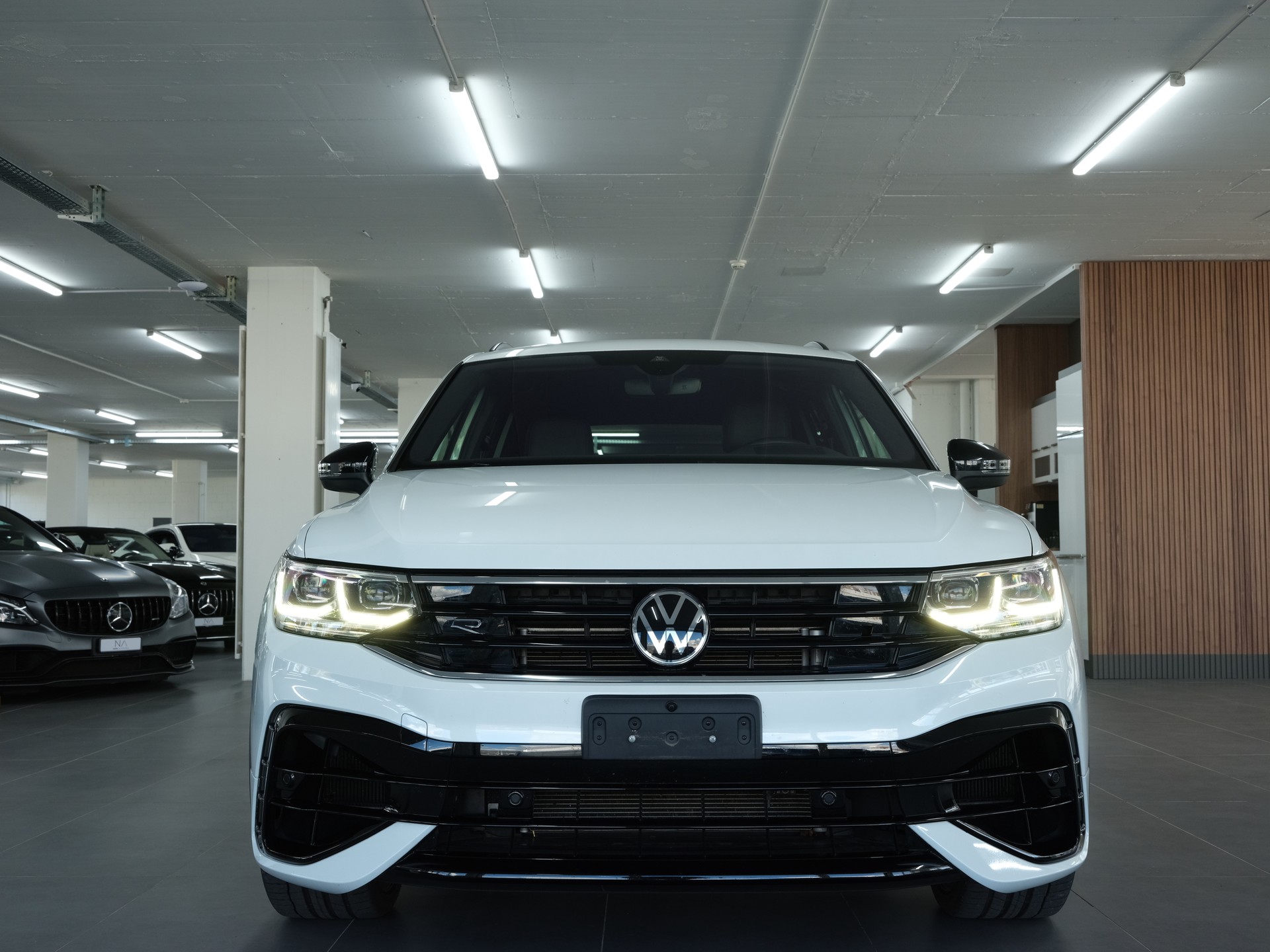 VW Tiguan 2.0TSI R 4Motion DSG *Head Up Display* *Harman & Kardon* *Panorama*-image-8