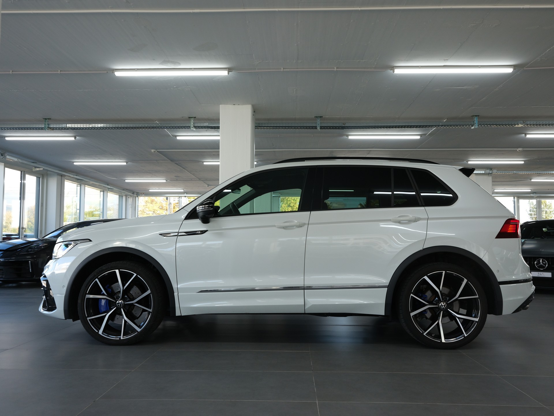 VW Tiguan 2.0TSI R 4Motion DSG *Head Up Display* *Harman & Kardon* *Panorama*-image-6
