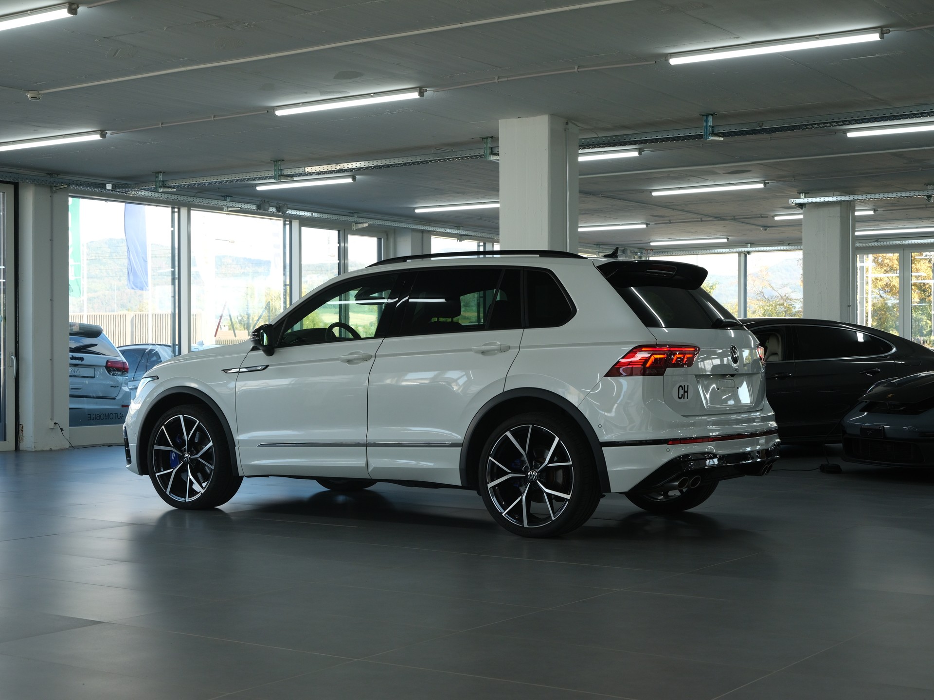 VW Tiguan 2.0TSI R 4Motion DSG *Head Up Display* *Harman & Kardon* *Panorama*-image-20