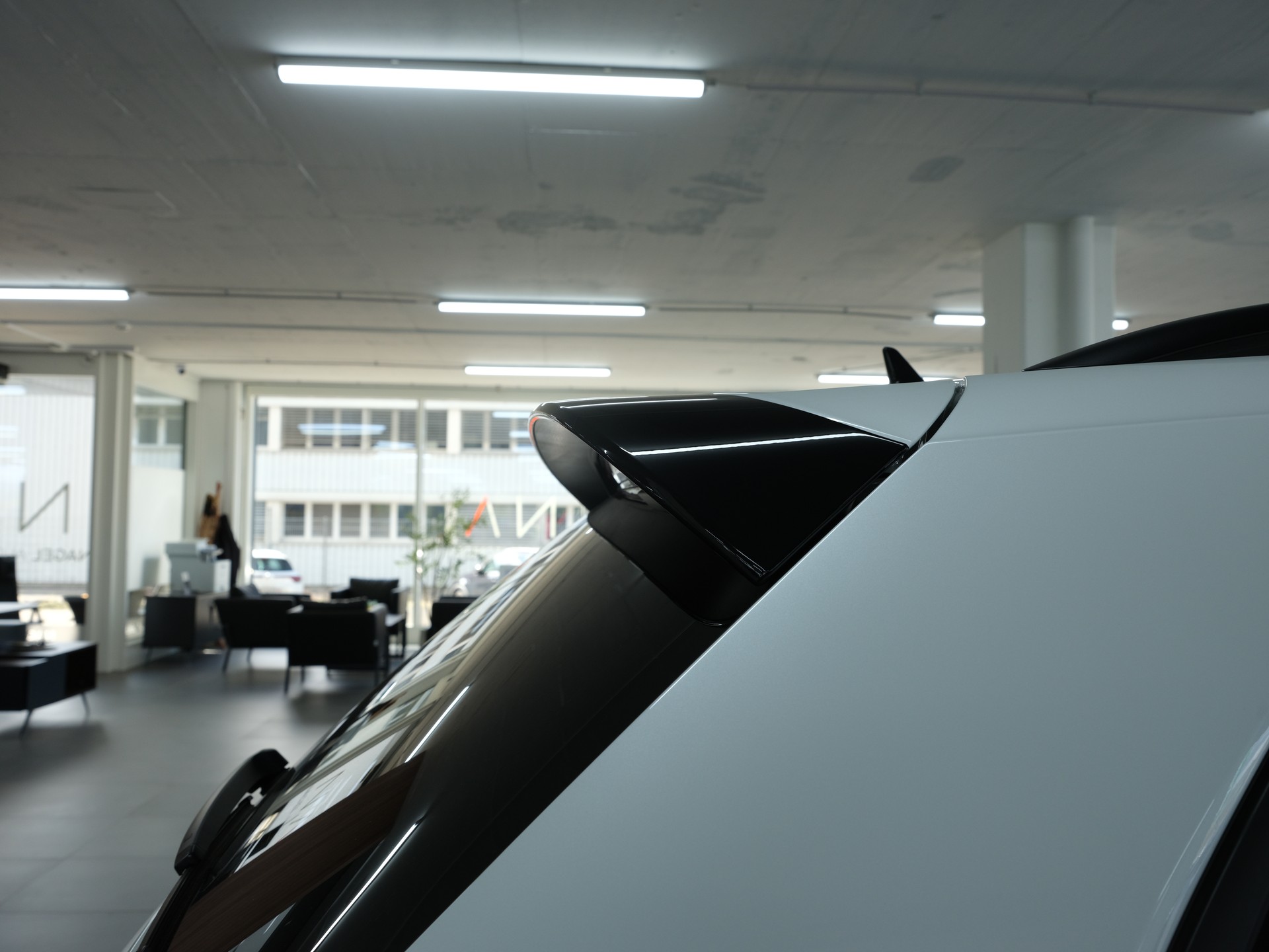VW Tiguan 2.0TSI R 4Motion DSG *Head Up Display* *Harman & Kardon* *Panorama*-image-16
