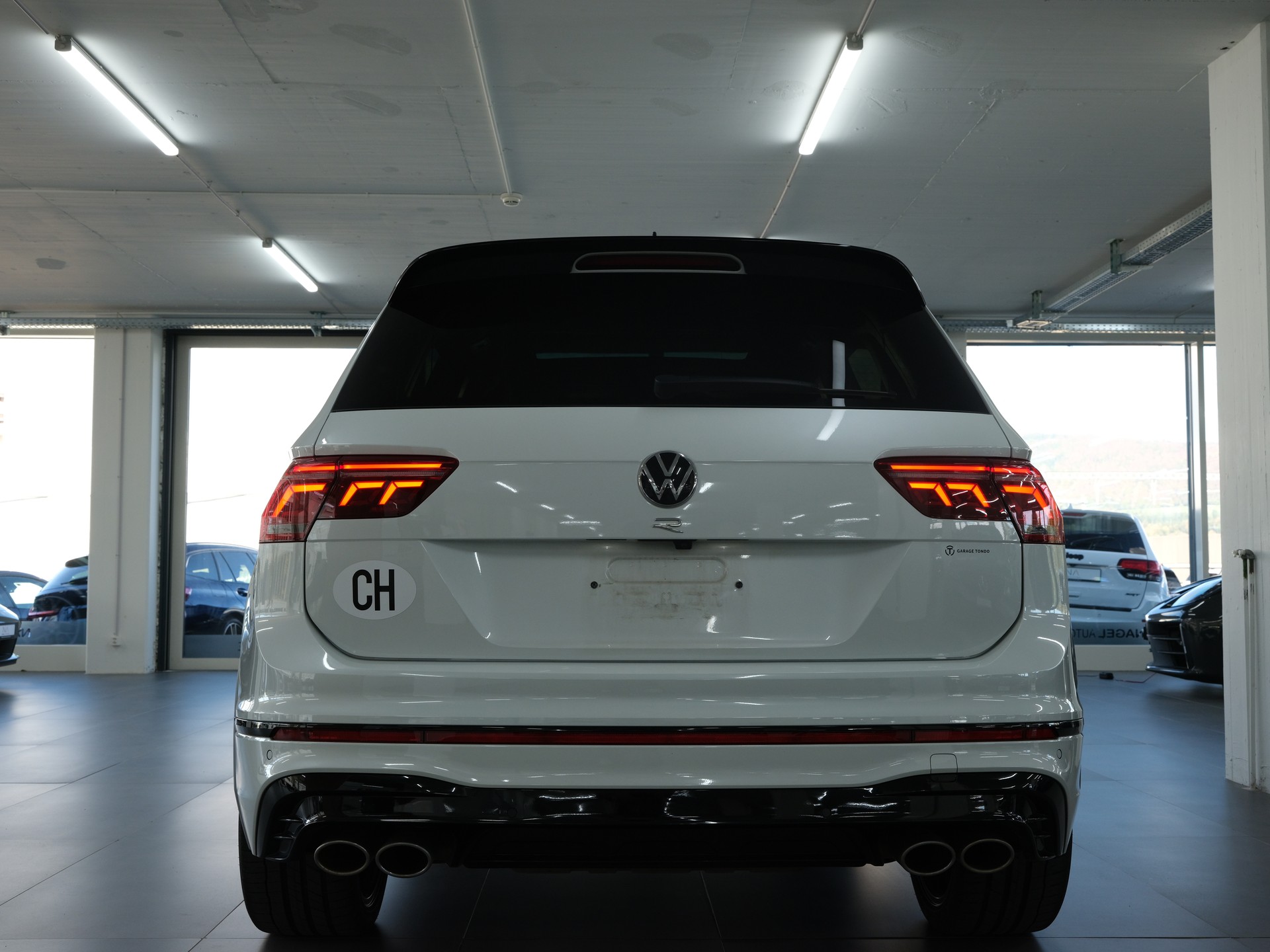 VW Tiguan 2.0TSI R 4Motion DSG *Head Up Display* *Harman & Kardon* *Panorama*-image-3