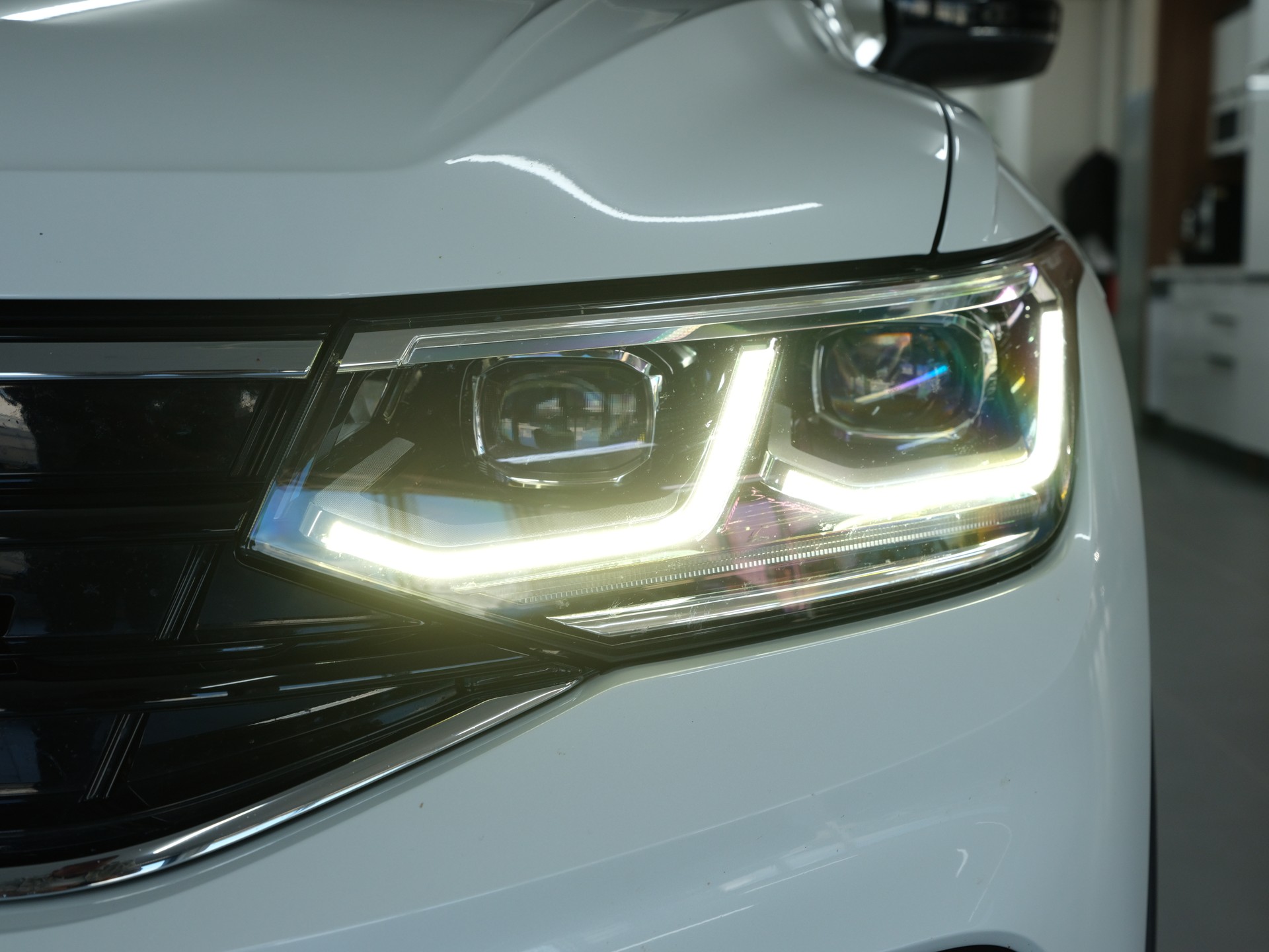VW Tiguan 2.0TSI R 4Motion DSG *Head Up Display* *Harman & Kardon* *Panorama*-image-11