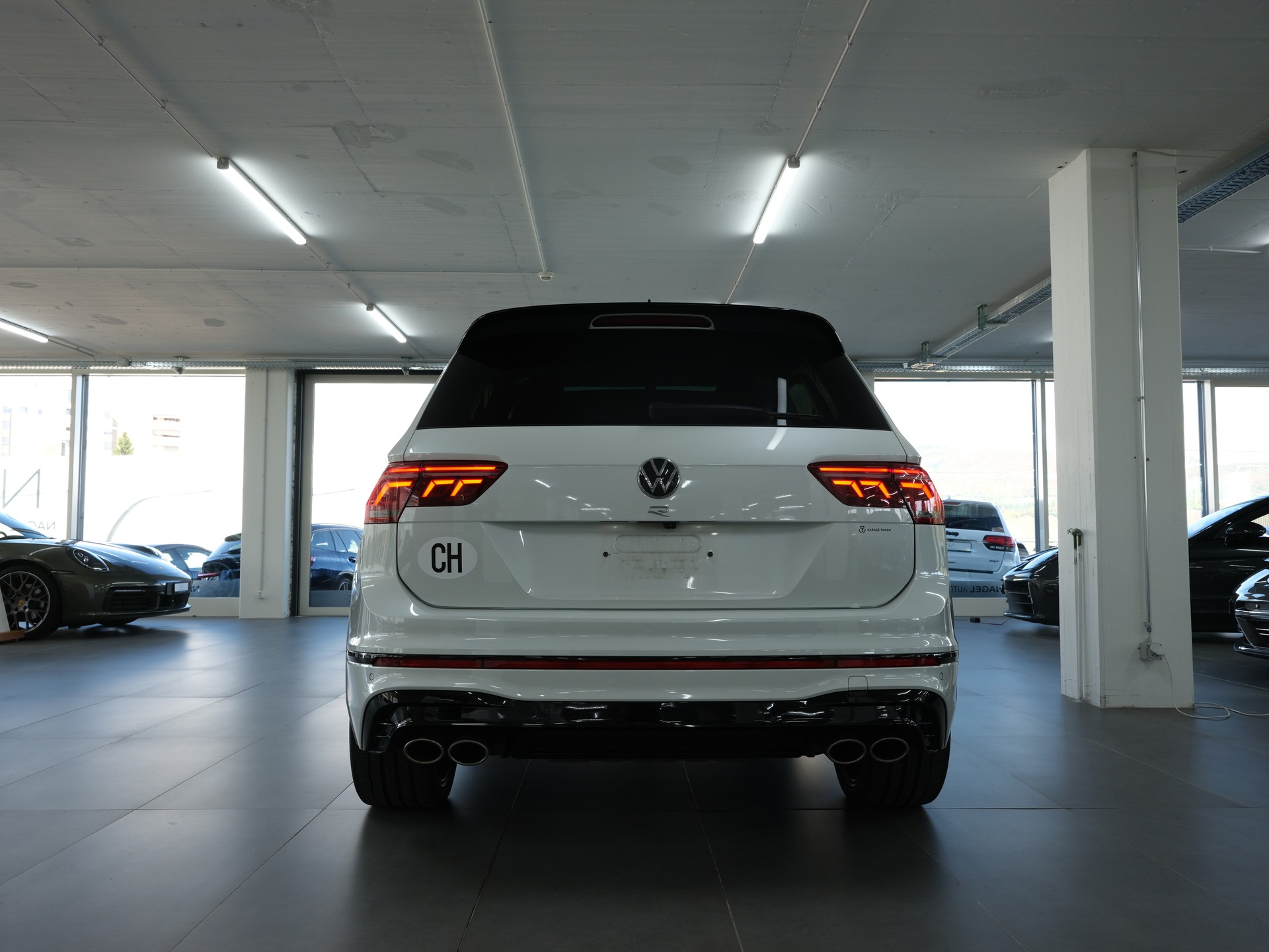 VW Tiguan 2.0TSI R 4Motion DSG *Head Up Display* *Harman & Kardon* *Panorama*-image-4