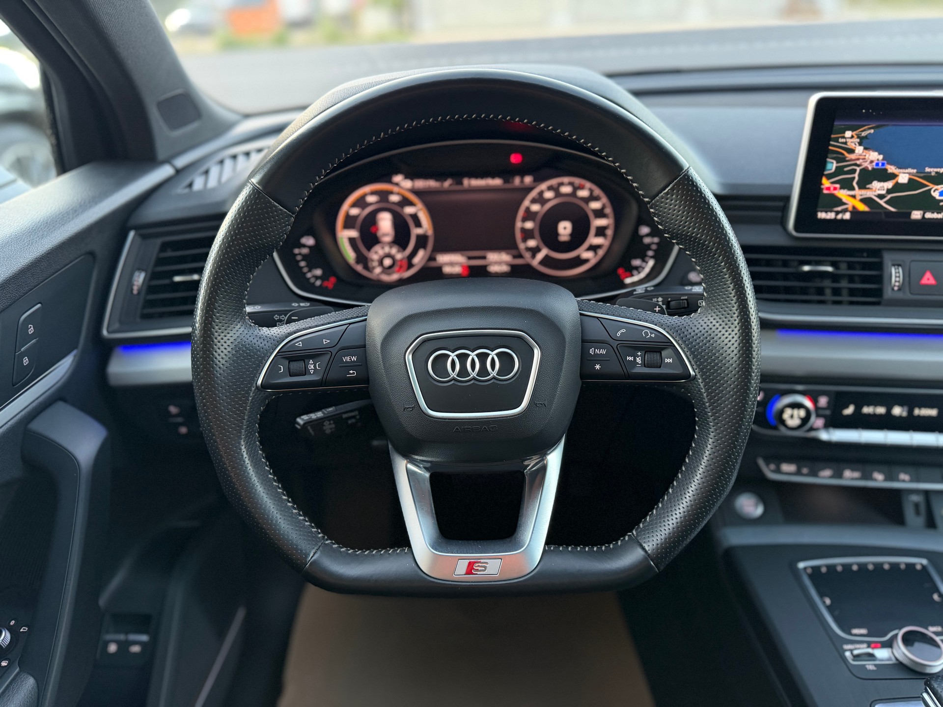 AUDI Q5 55 TFSI e sport quattro-image-16