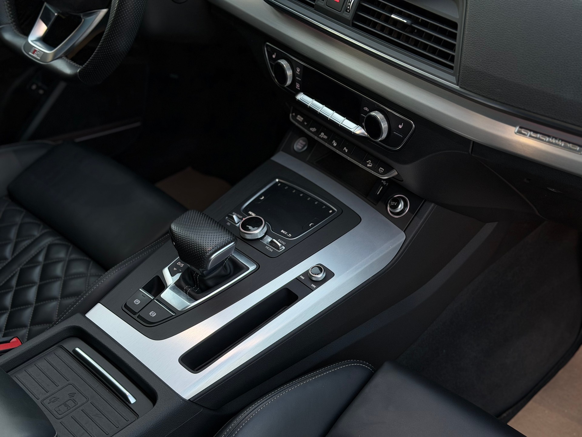 AUDI Q5 55 TFSI e sport quattro-image-17