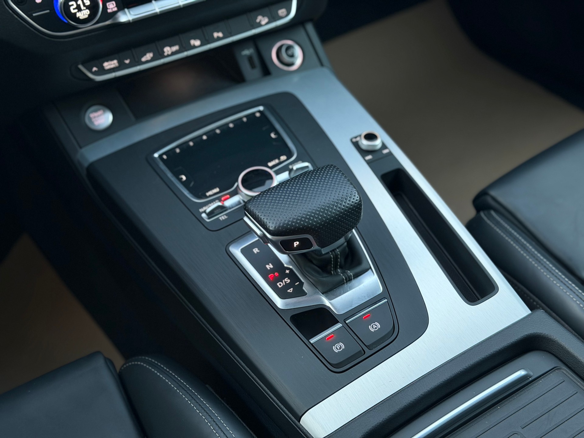 AUDI Q5 55 TFSI e sport quattro-image-18