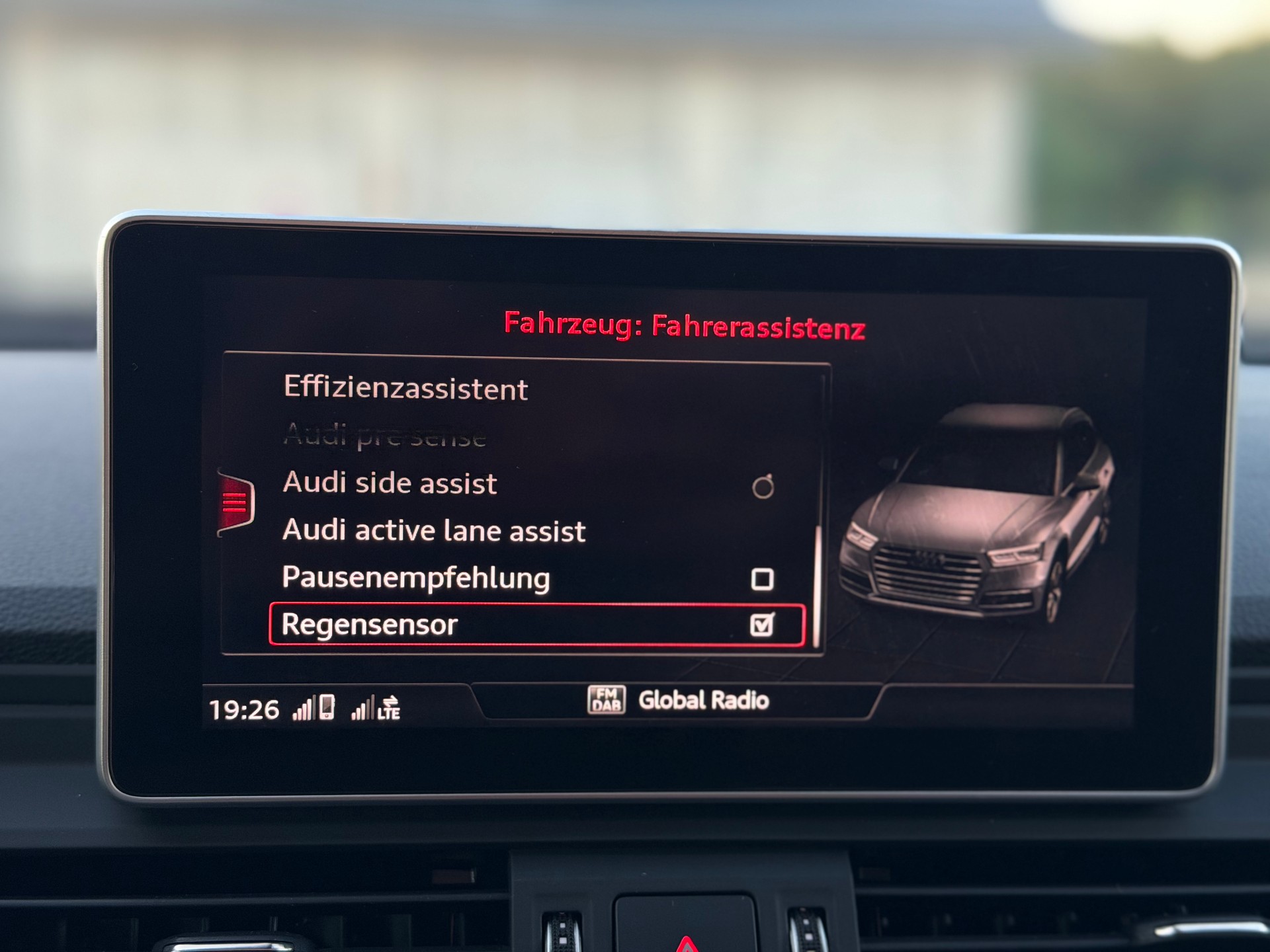 AUDI Q5 55 TFSI e sport quattro-image-24