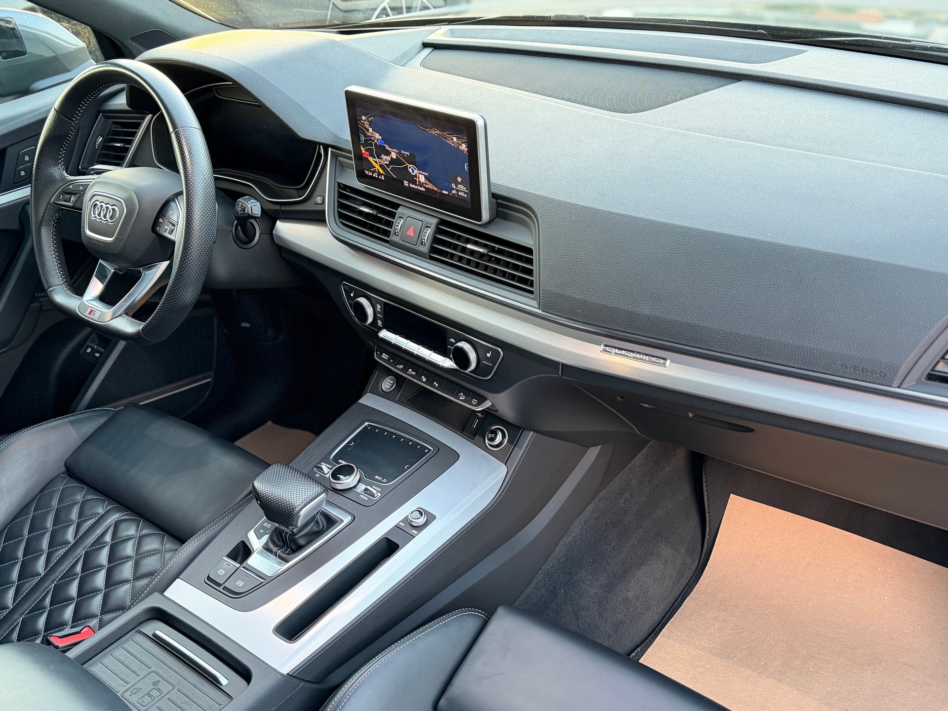 AUDI Q5 55 TFSI e sport quattro-image-15