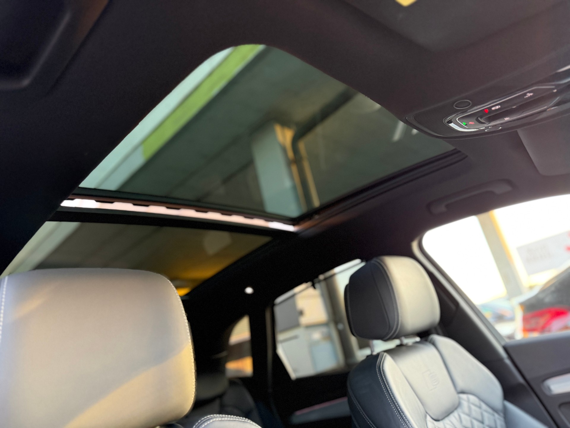 AUDI Q5 55 TFSI e sport quattro-image-19