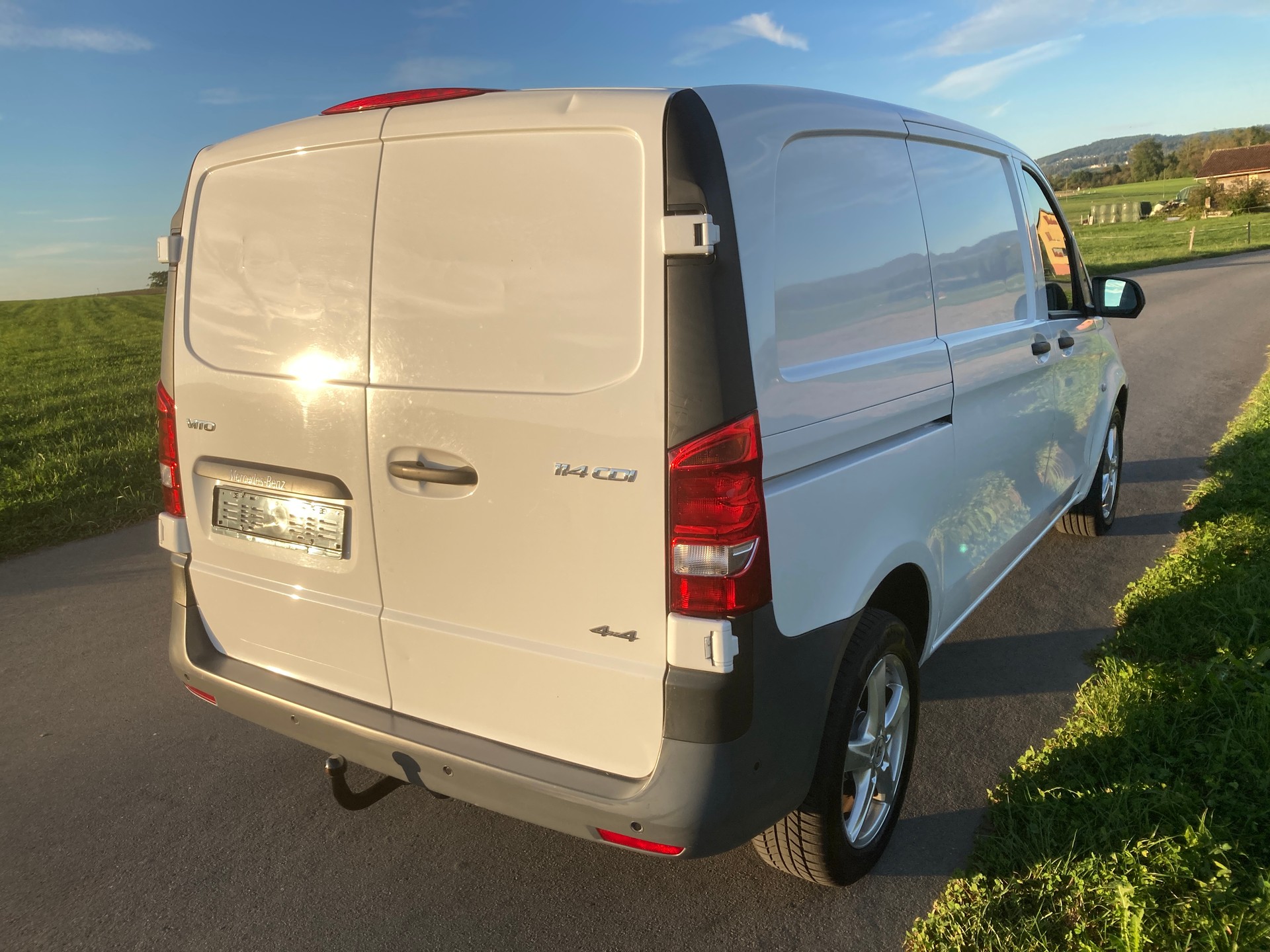 MERCEDES-BENZ Vito 114 BlueTEC 4Matic 7G-Tronic Euro 6 mit Anhängerkupplung-image-2