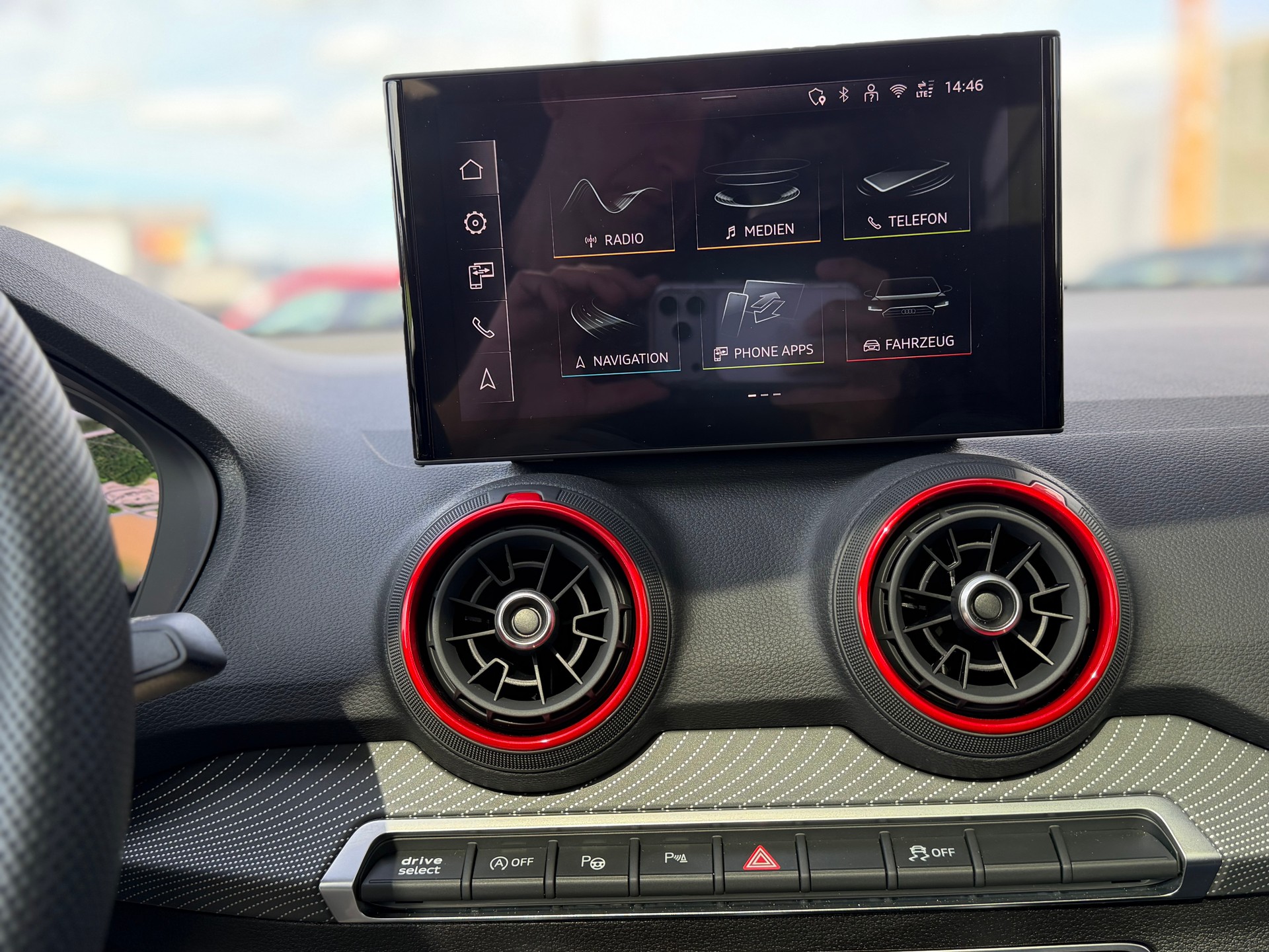 AUDI Q2 40 TFSI S line Attraction quattro S-tronic *S Line Competition - CH Auto*-image-26