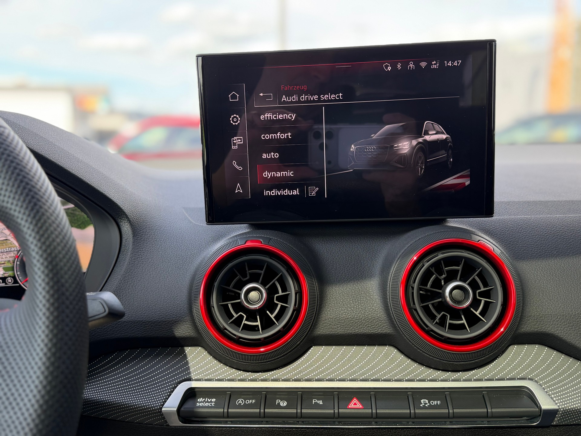AUDI Q2 40 TFSI S line Attraction quattro S-tronic *S Line Competition - CH Auto*-image-31