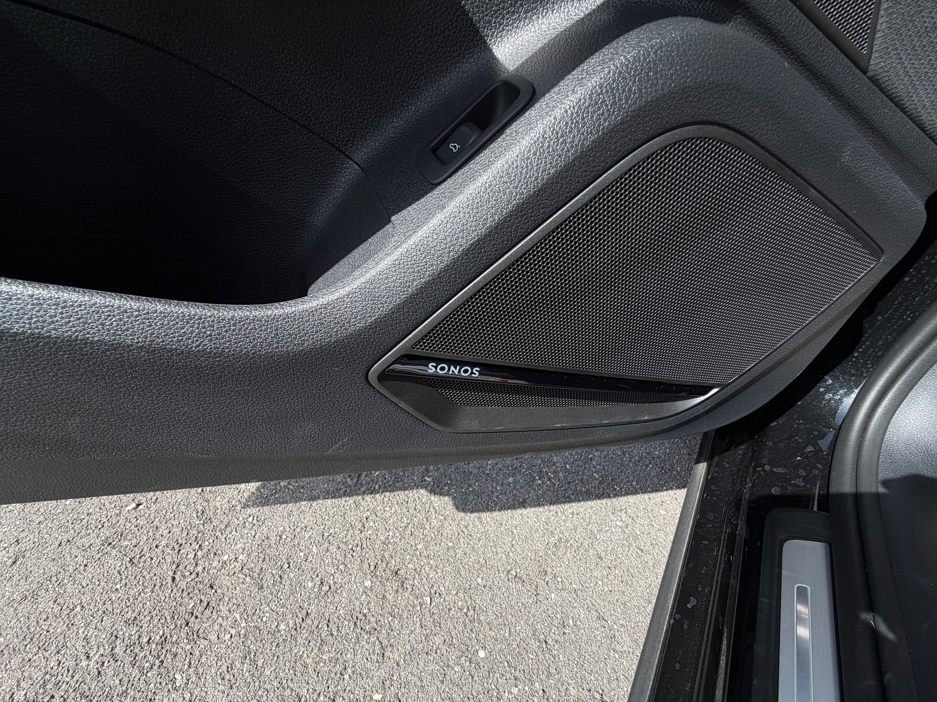 AUDI Q2 40 TFSI S line Attraction quattro S-tronic *S Line Competition - CH Auto*-image-13