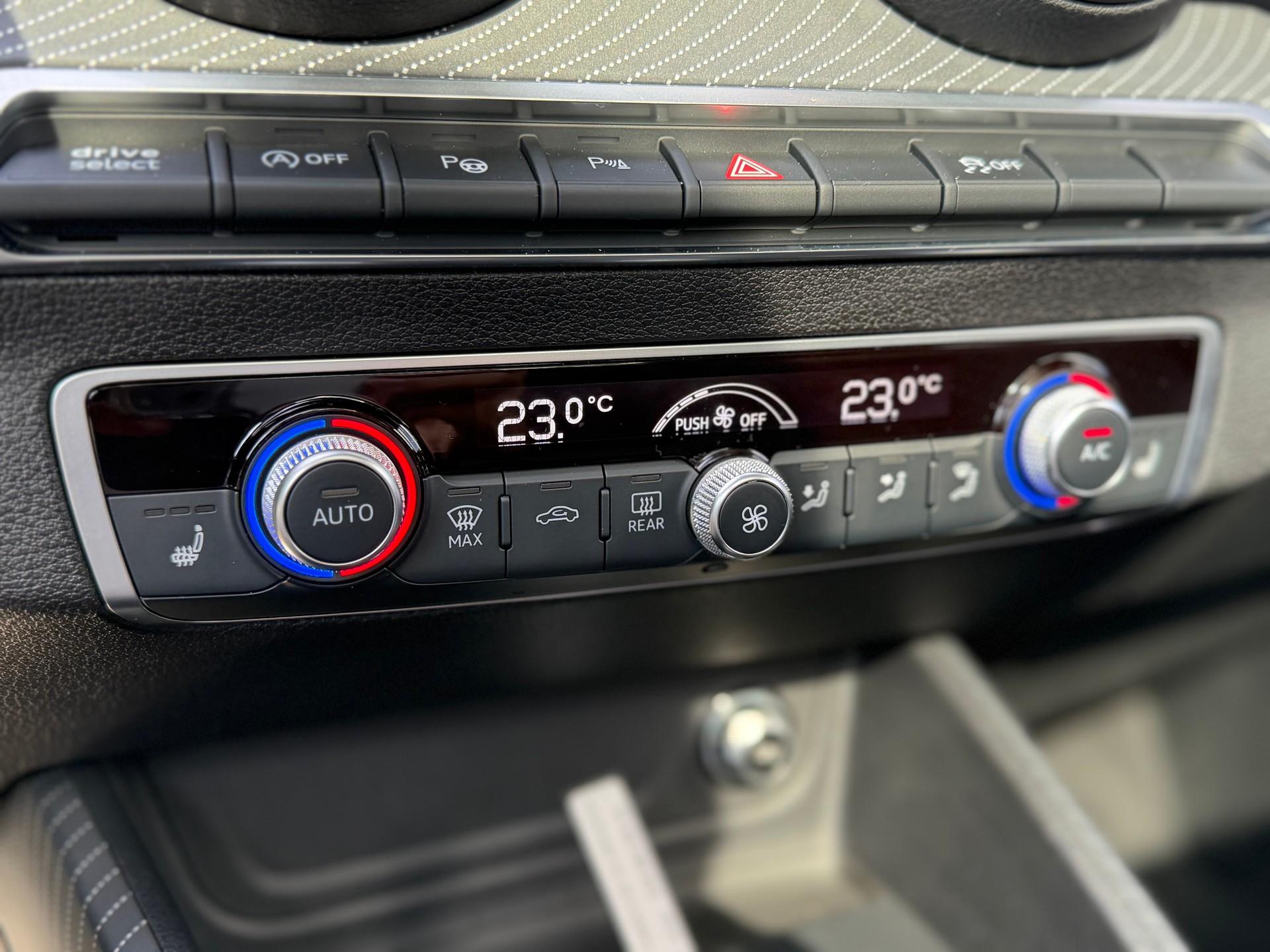 AUDI Q2 40 TFSI S line Attraction quattro S-tronic *S Line Competition - CH Auto*-image-28