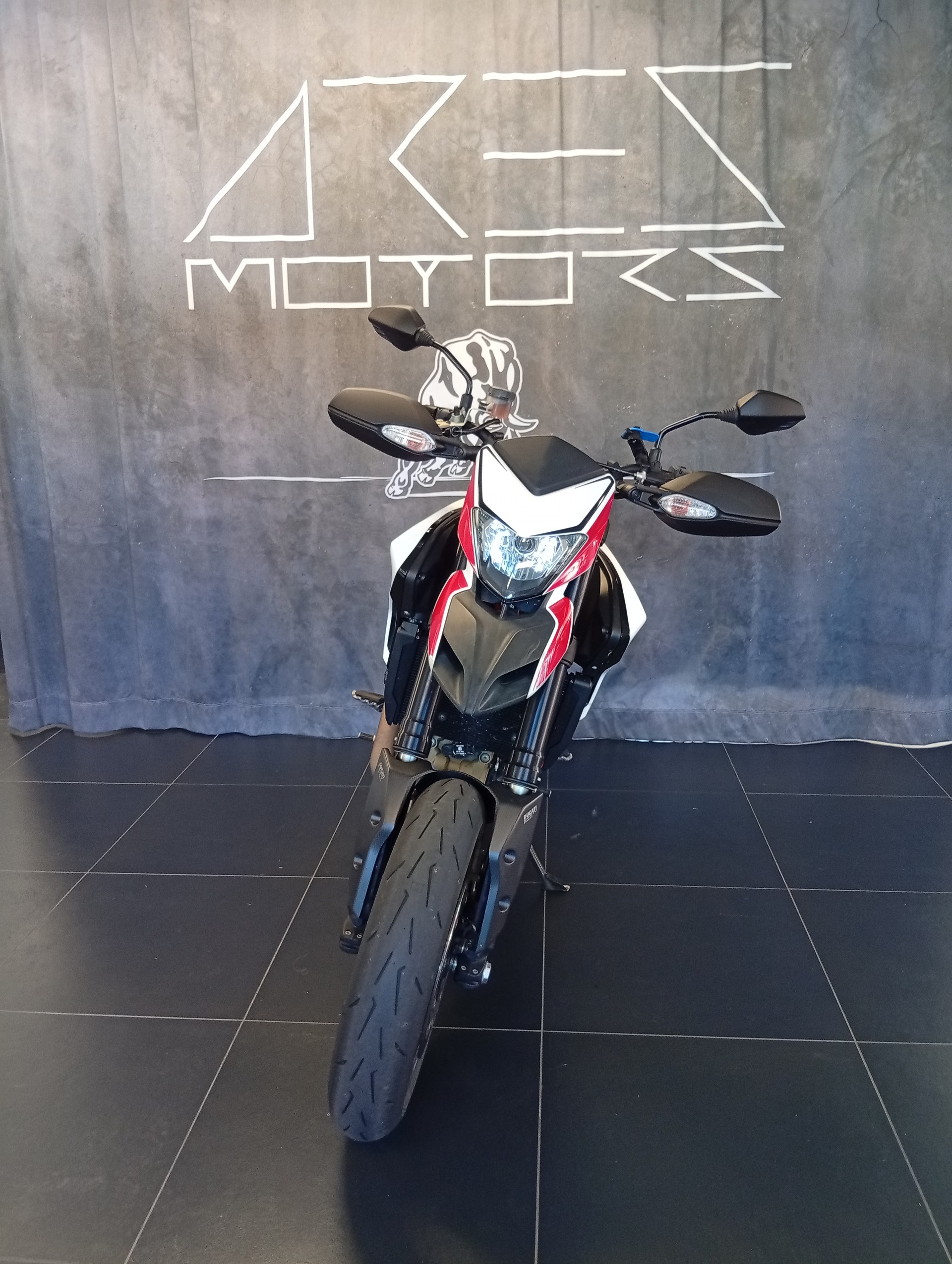 DUCATI Hypermotard 821 SP-showroom-element-2