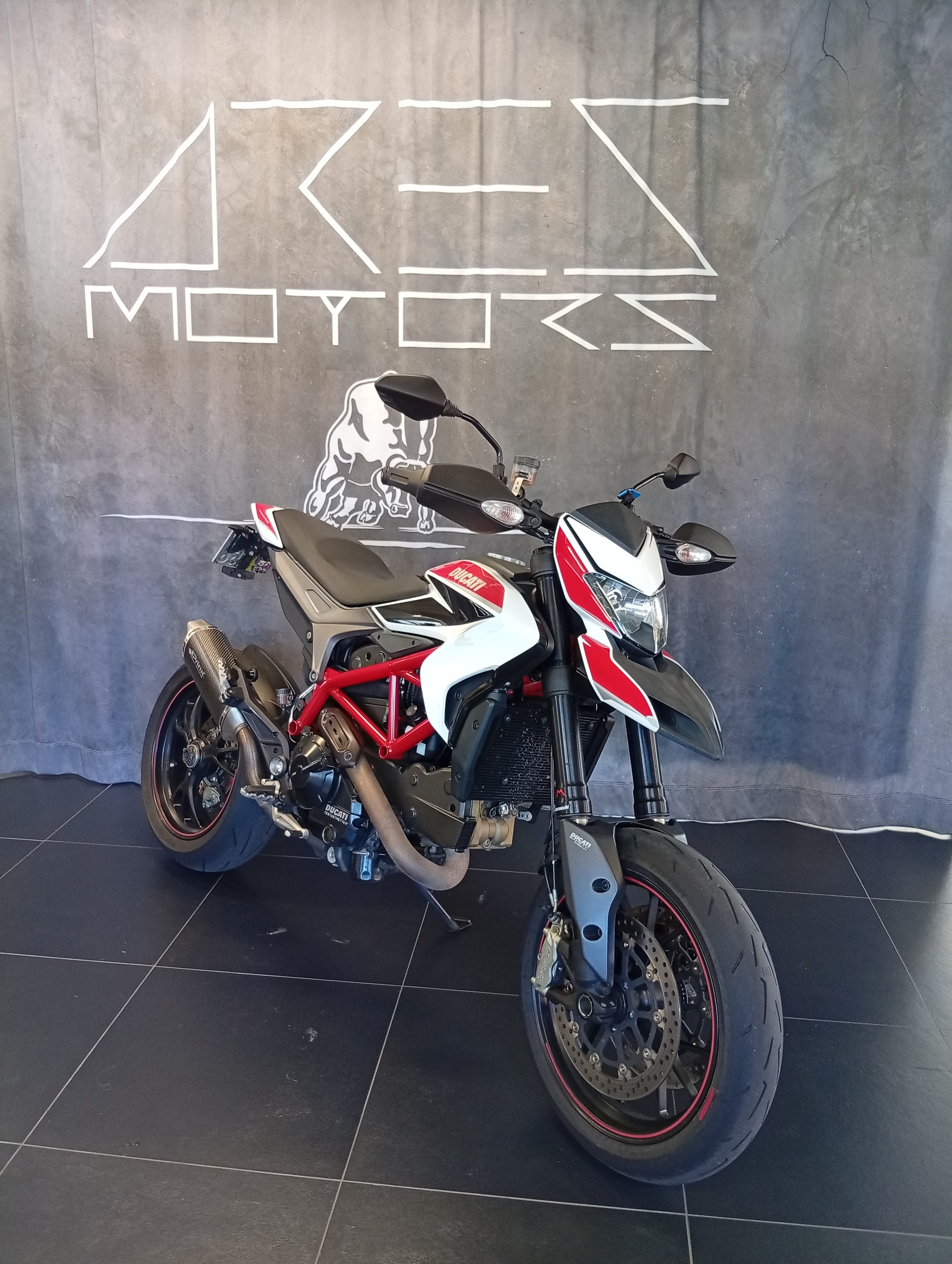 DUCATI Hypermotard 821 SP-showroom-element-1