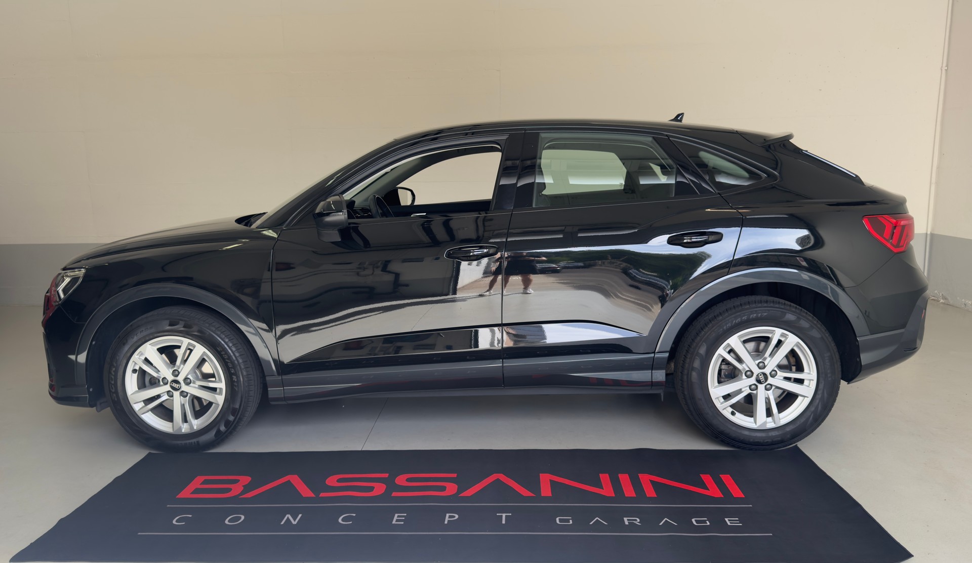 AUDI Q3 Sportback 35 TFSI Attraction S-tronic-image-0