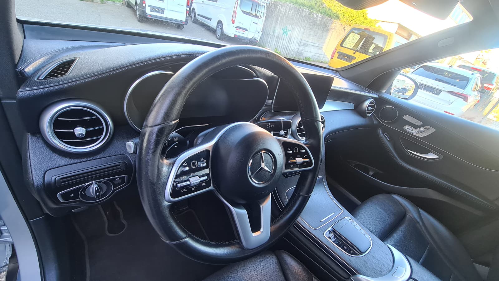 MERCEDES-BENZ GLC 220 d 4Matic 9G-Tronic ** Voll-Leder ** Panorama-Schiebedach ** Gr-Navi ** RF-Kamera 360° ** Sitzmemory ** Frisch Ab MFK **-image-18