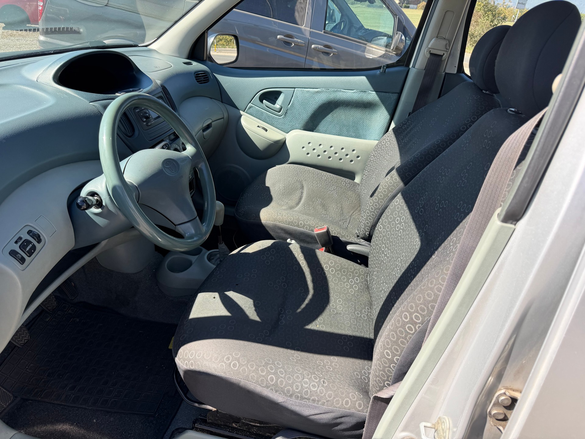 TOYOTA Yaris Verso 1.3 Linea Sol-image-8