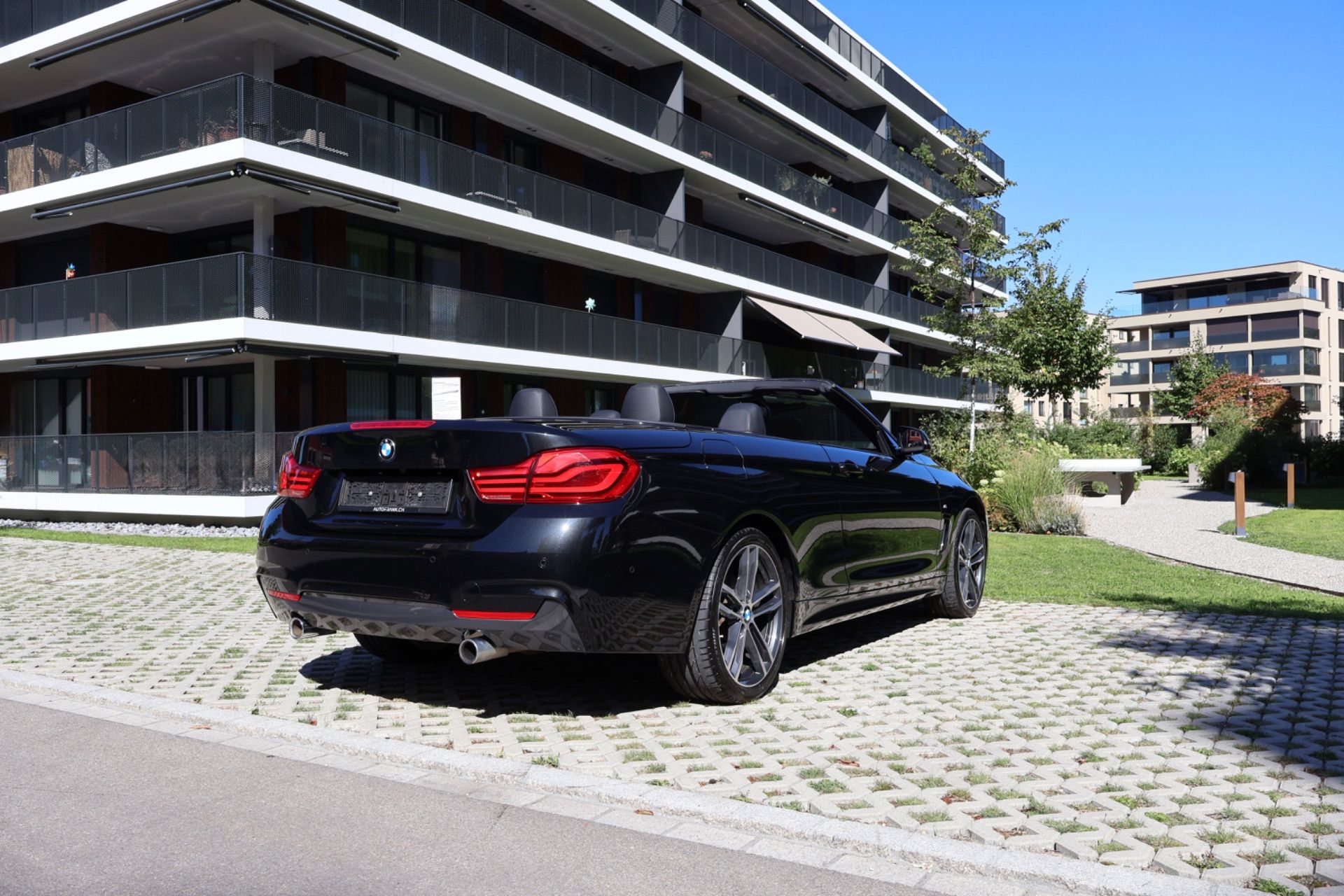 BMW 440 i Cabriolet xDrive M Sport Steptronic-image-3