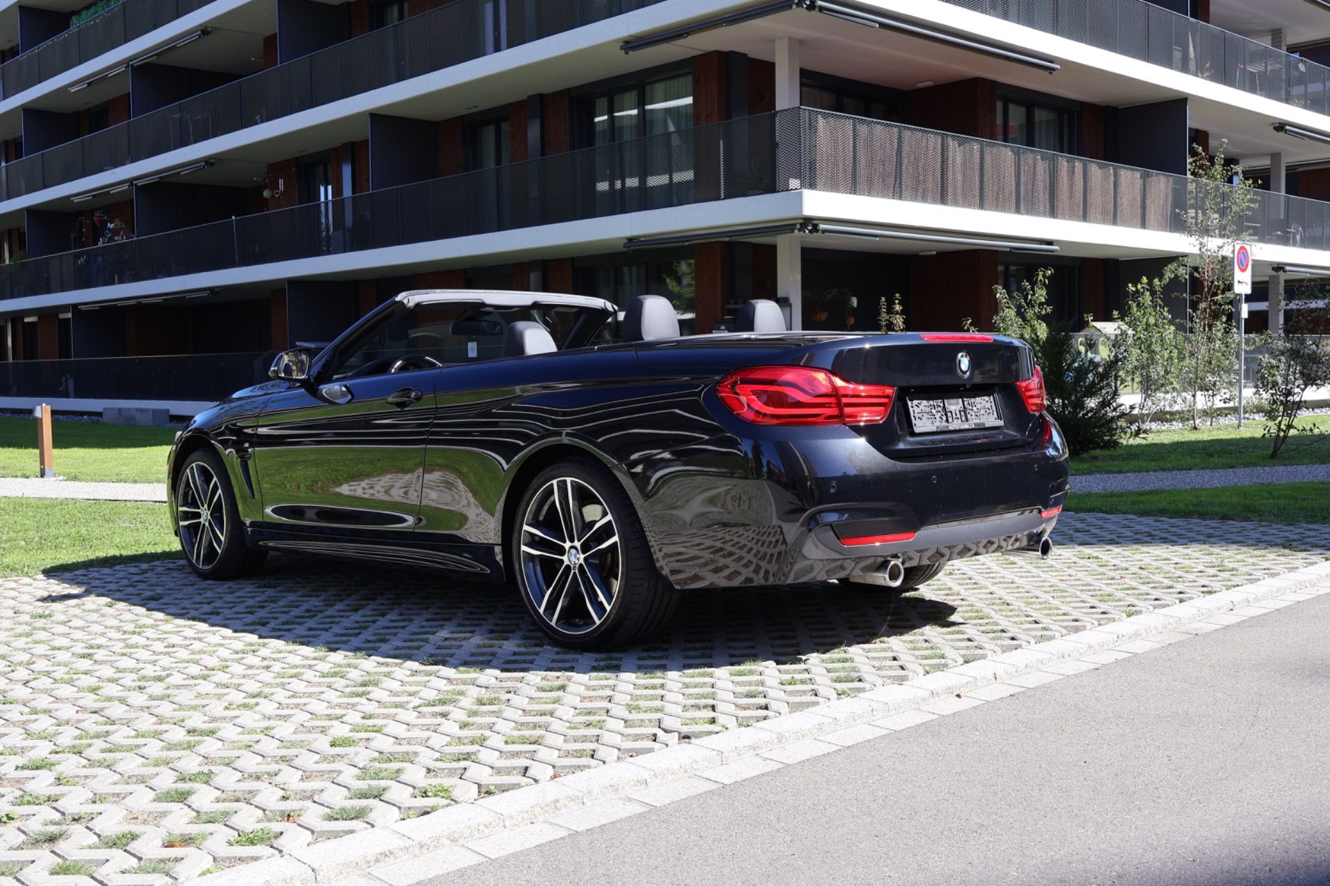 BMW 440 i Cabriolet xDrive M Sport Steptronic-image-2