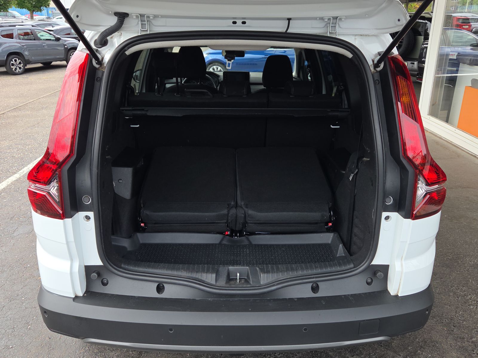 DACIA Jogger TCe 110 Extreme-image-11