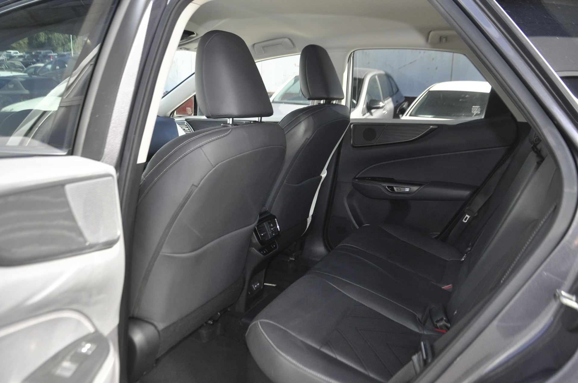 LEXUS NX 450h+ E-FOUR Excellence-image-5