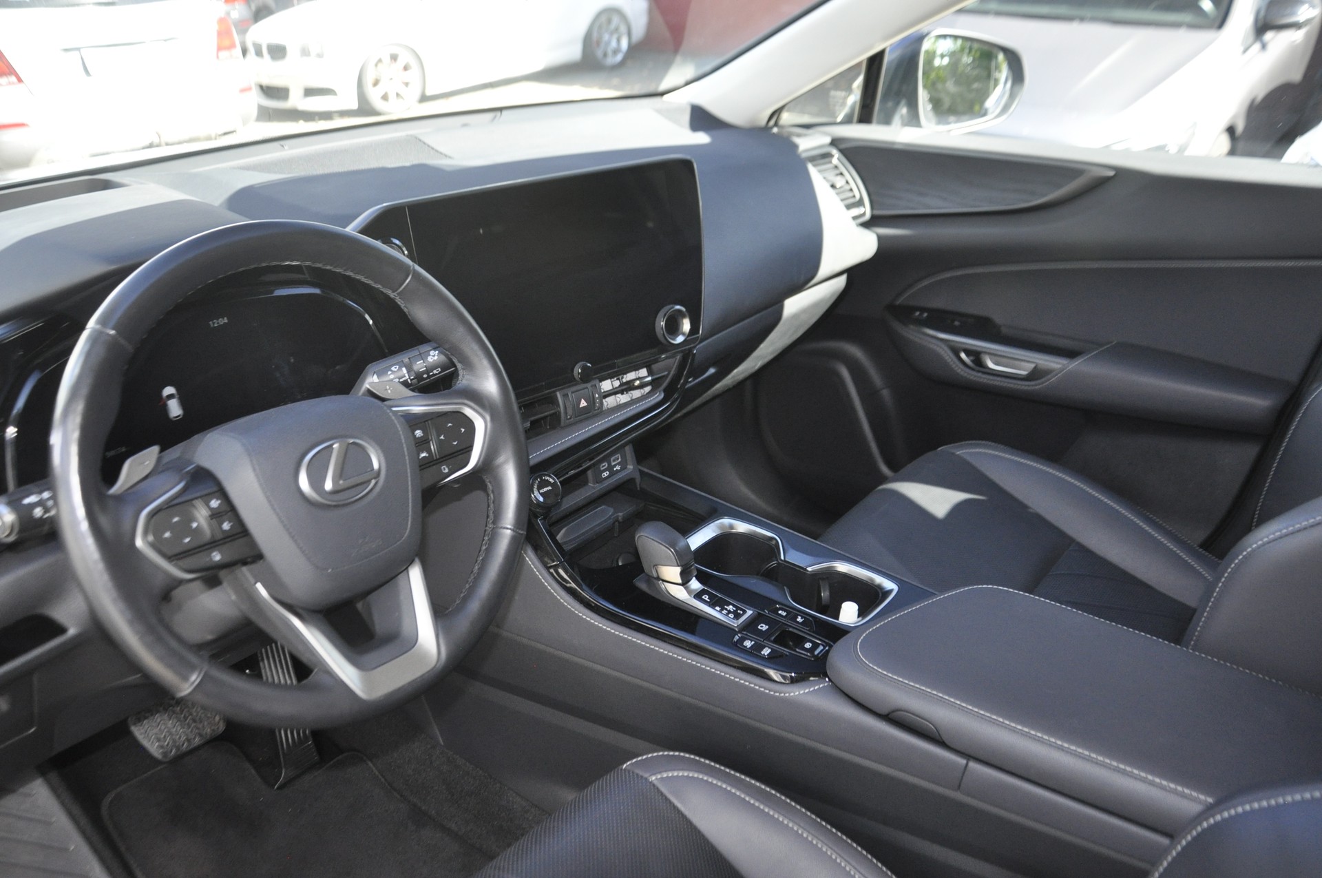 LEXUS NX 450h+ E-FOUR Excellence-image-4