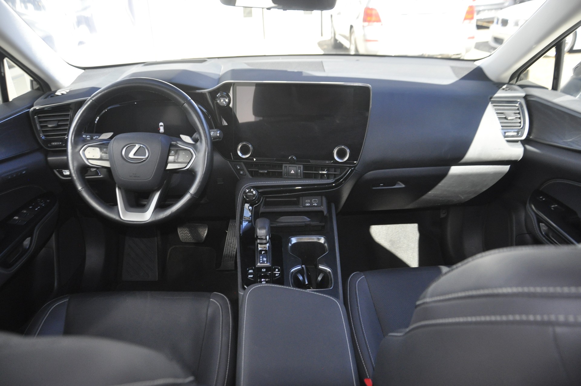 LEXUS NX 450h+ E-FOUR Excellence-image-9