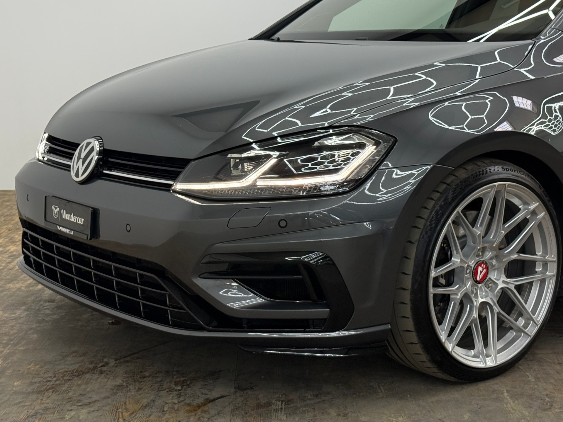 VW Golf 2.0 TSI R 4Motion DSG-image-4