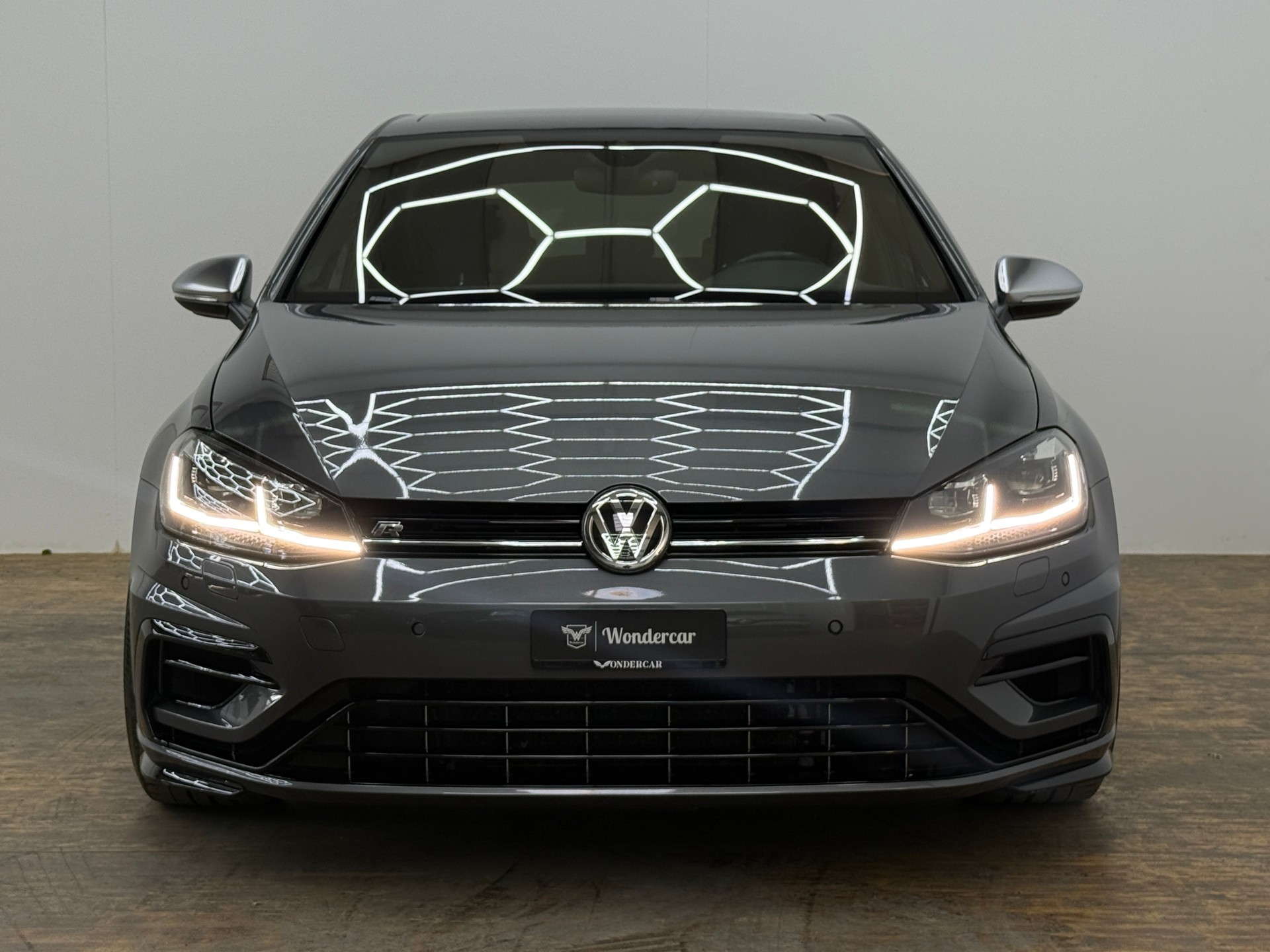 VW Golf 2.0 TSI R 4Motion DSG-image-2