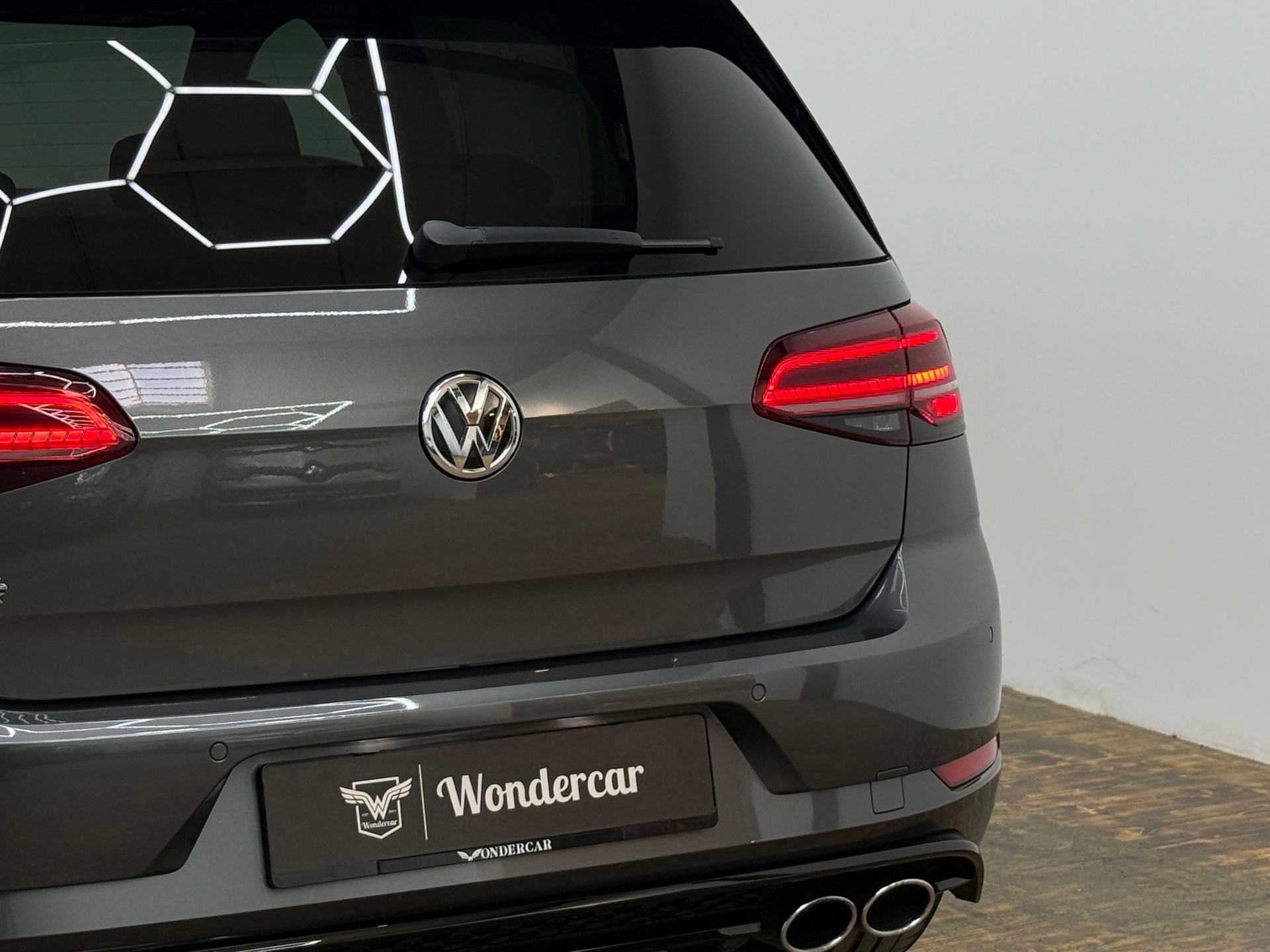 VW Golf 2.0 TSI R 4Motion DSG-image-12