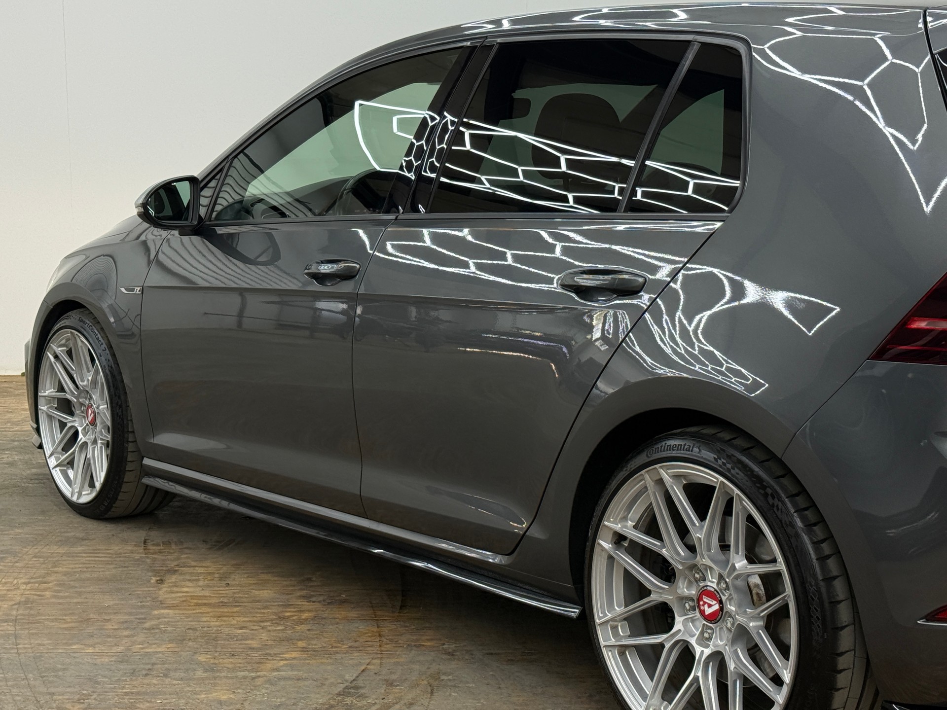 VW Golf 2.0 TSI R 4Motion DSG-image-7