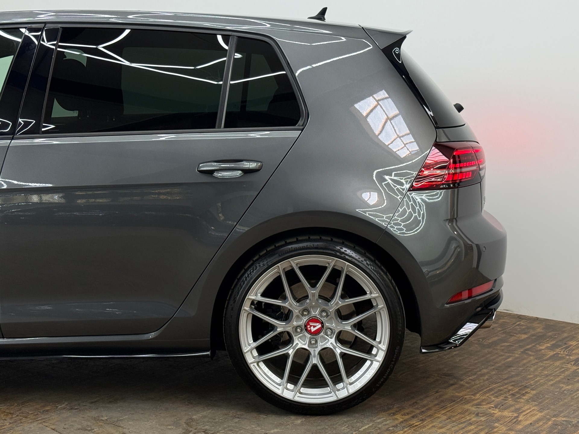 VW Golf 2.0 TSI R 4Motion DSG-image-8