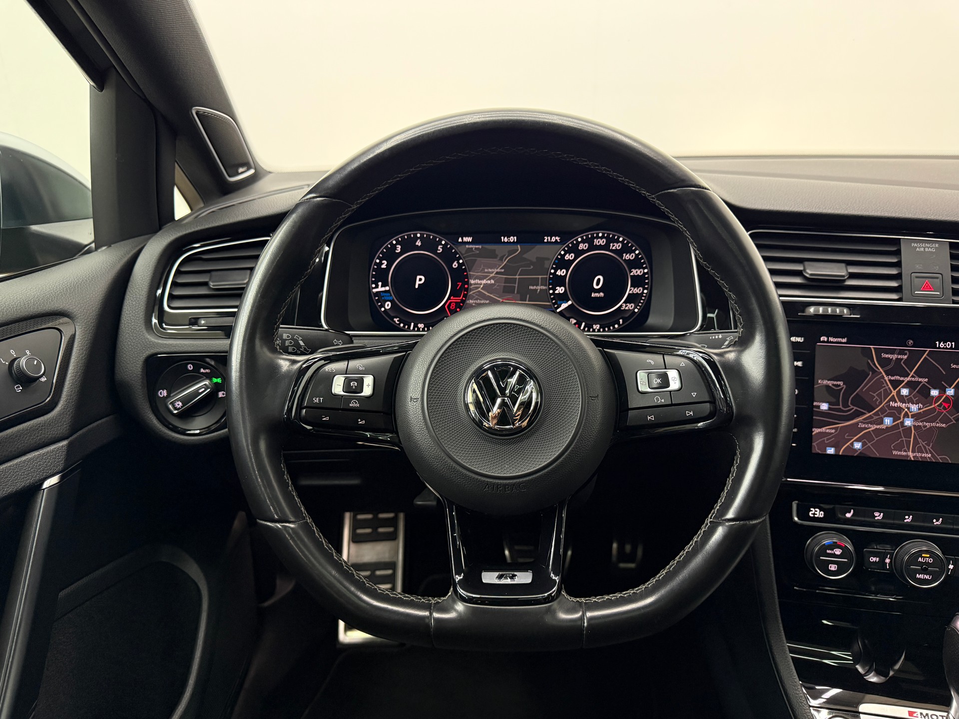 VW Golf 2.0 TSI R 4Motion DSG-image-26
