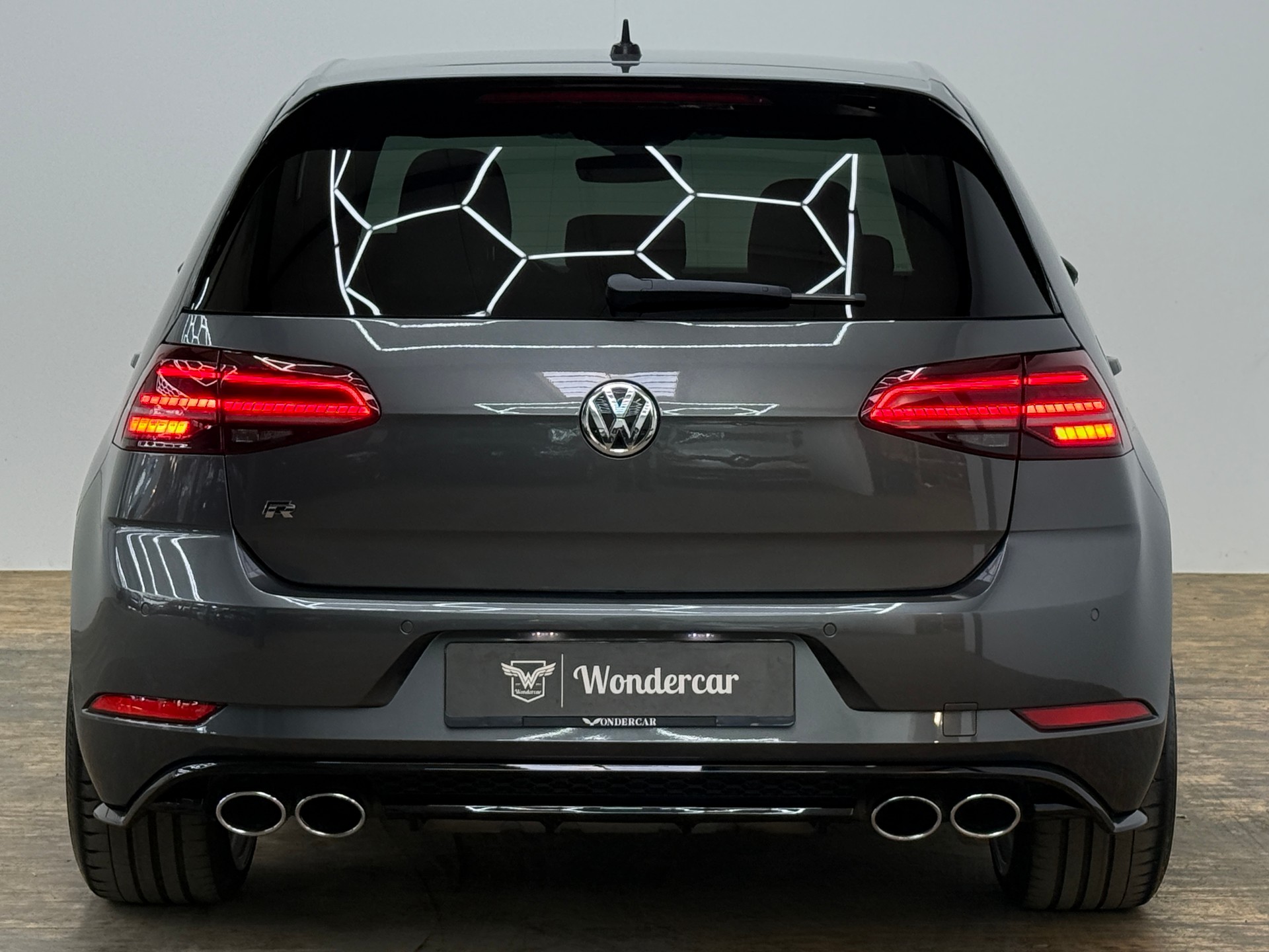 VW Golf 2.0 TSI R 4Motion DSG-image-11