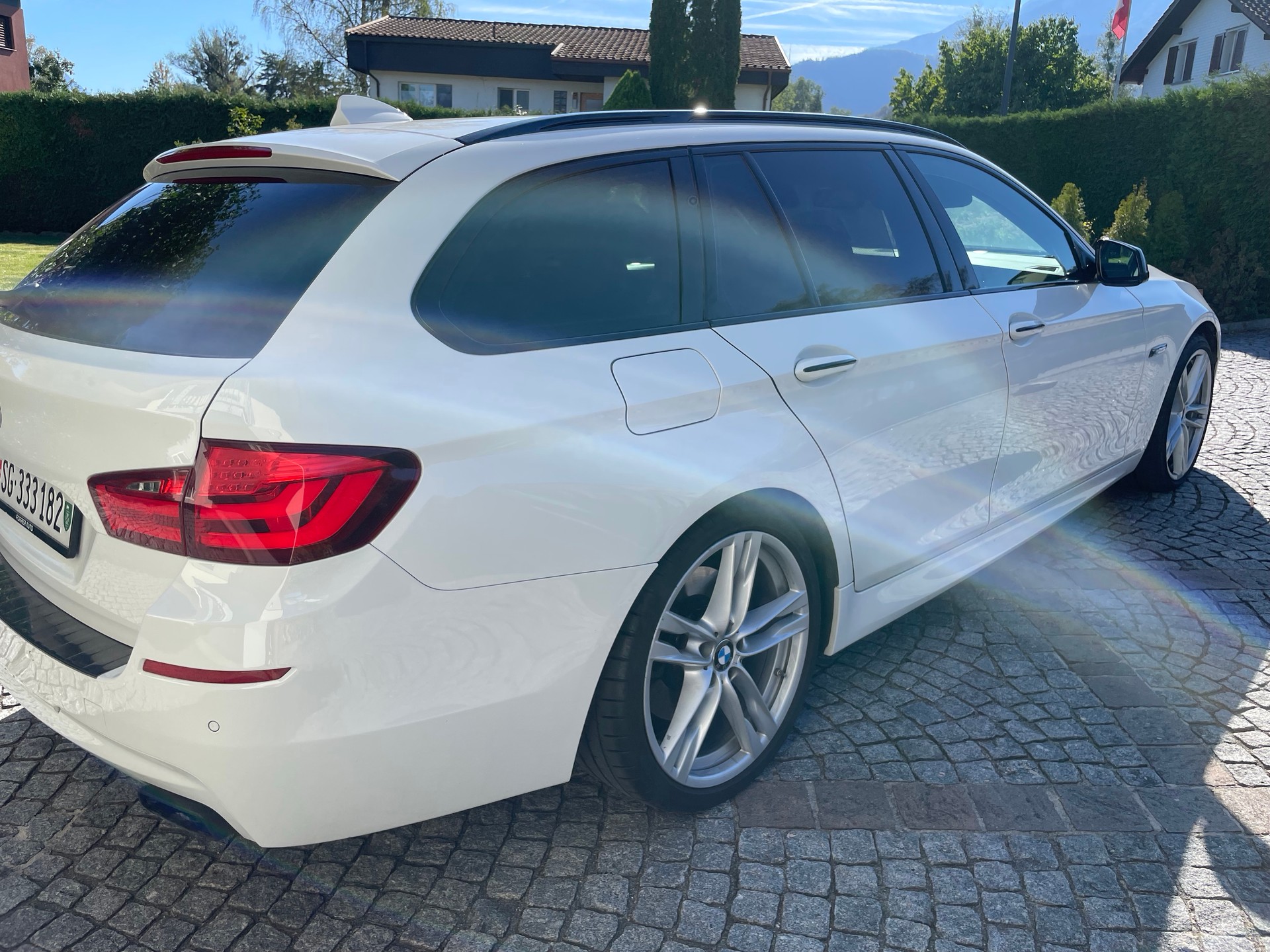 BMW M 550d xDrive-image-2