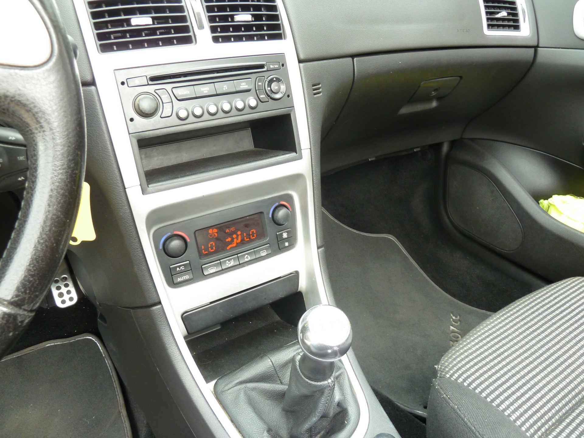 PEUGEOT 308 CC 2.0 HDI Allure-image-6