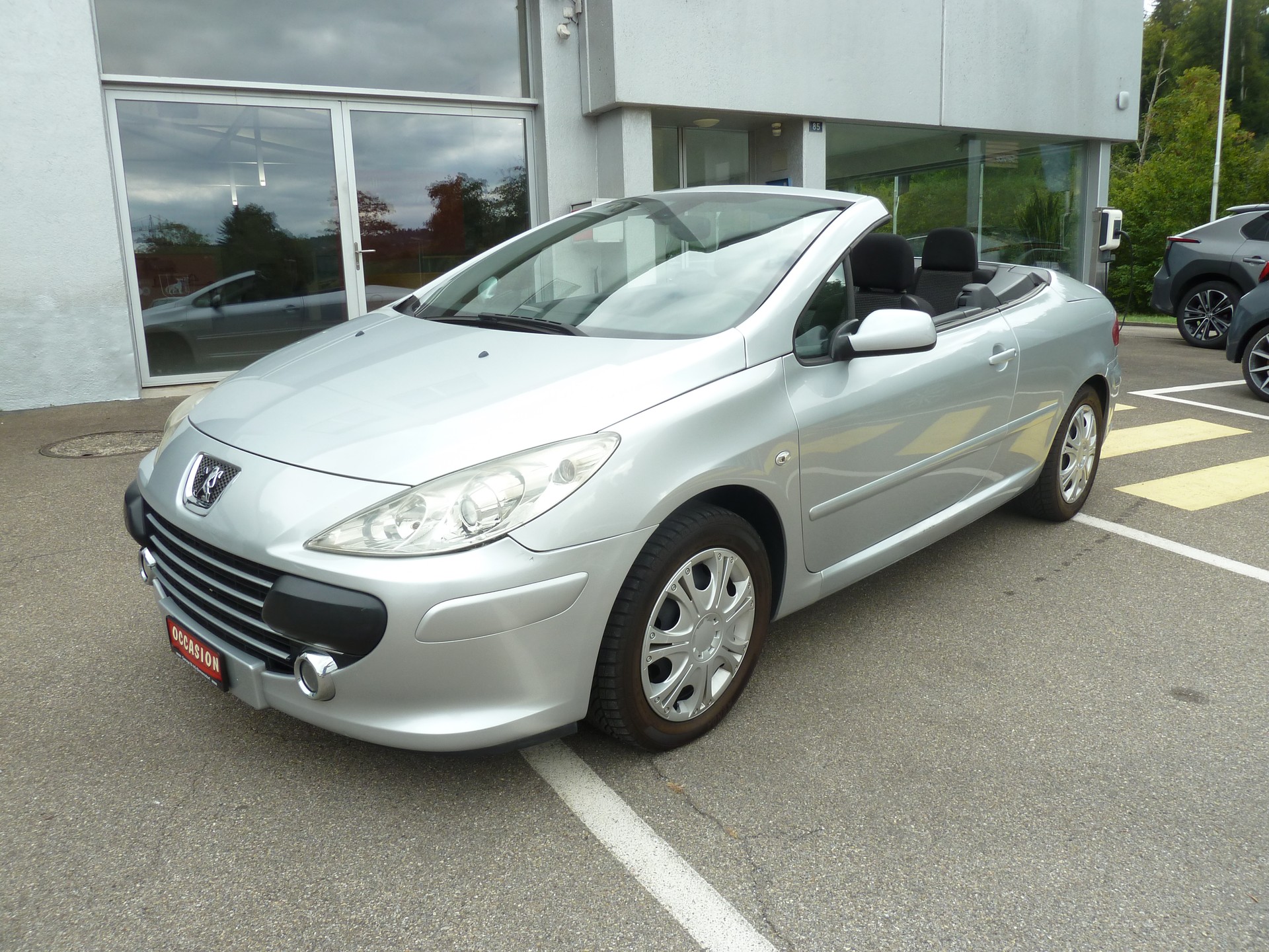 PEUGEOT 308 CC 2.0 HDI Allure-image-1