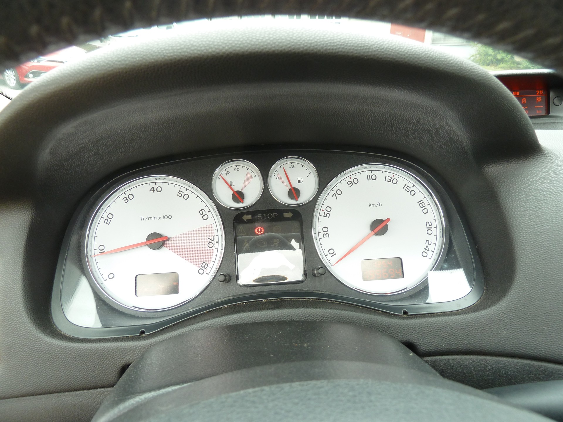 PEUGEOT 308 CC 2.0 HDI Allure-image-7