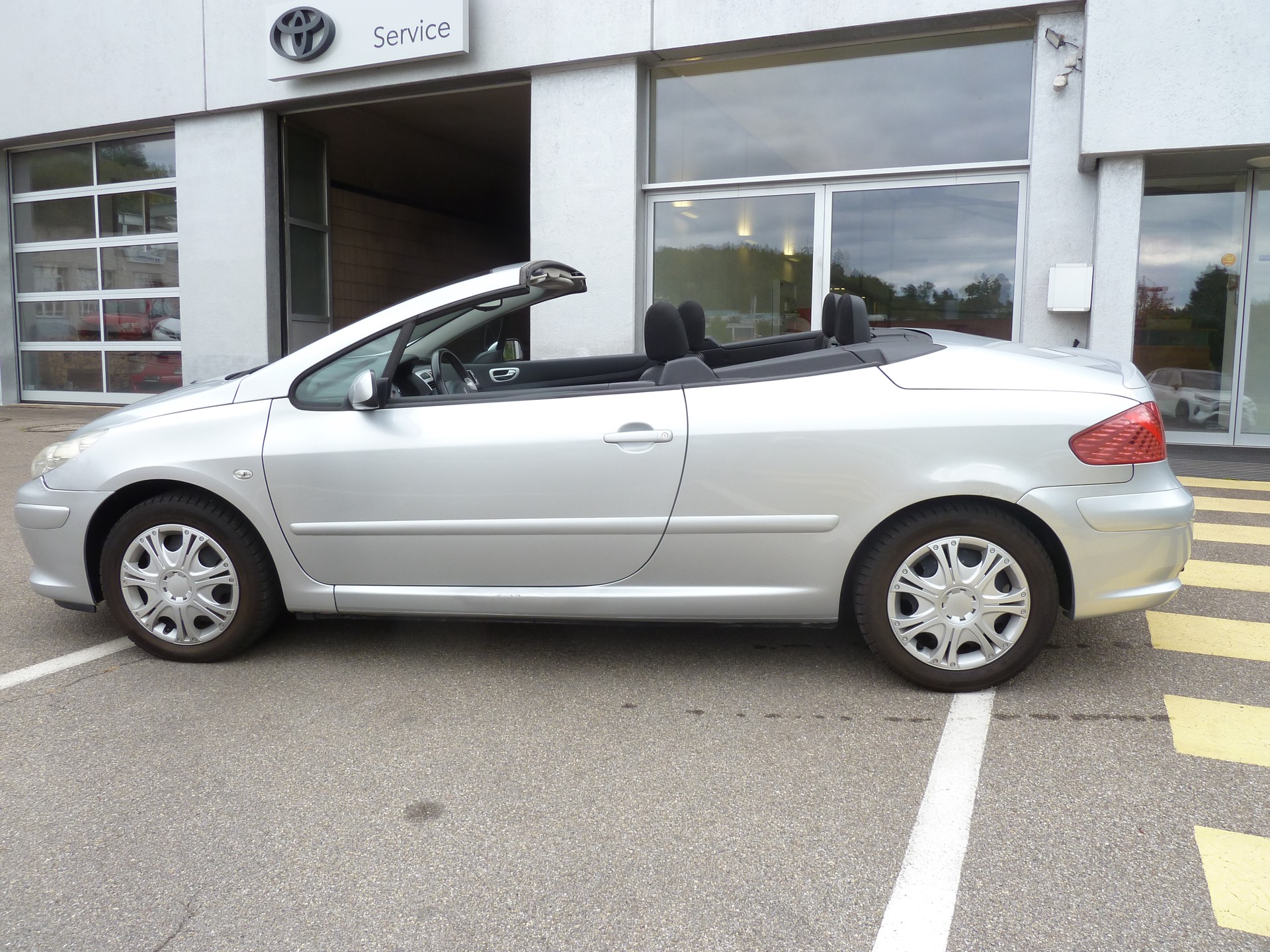 PEUGEOT 308 CC 2.0 HDI Allure-image-3