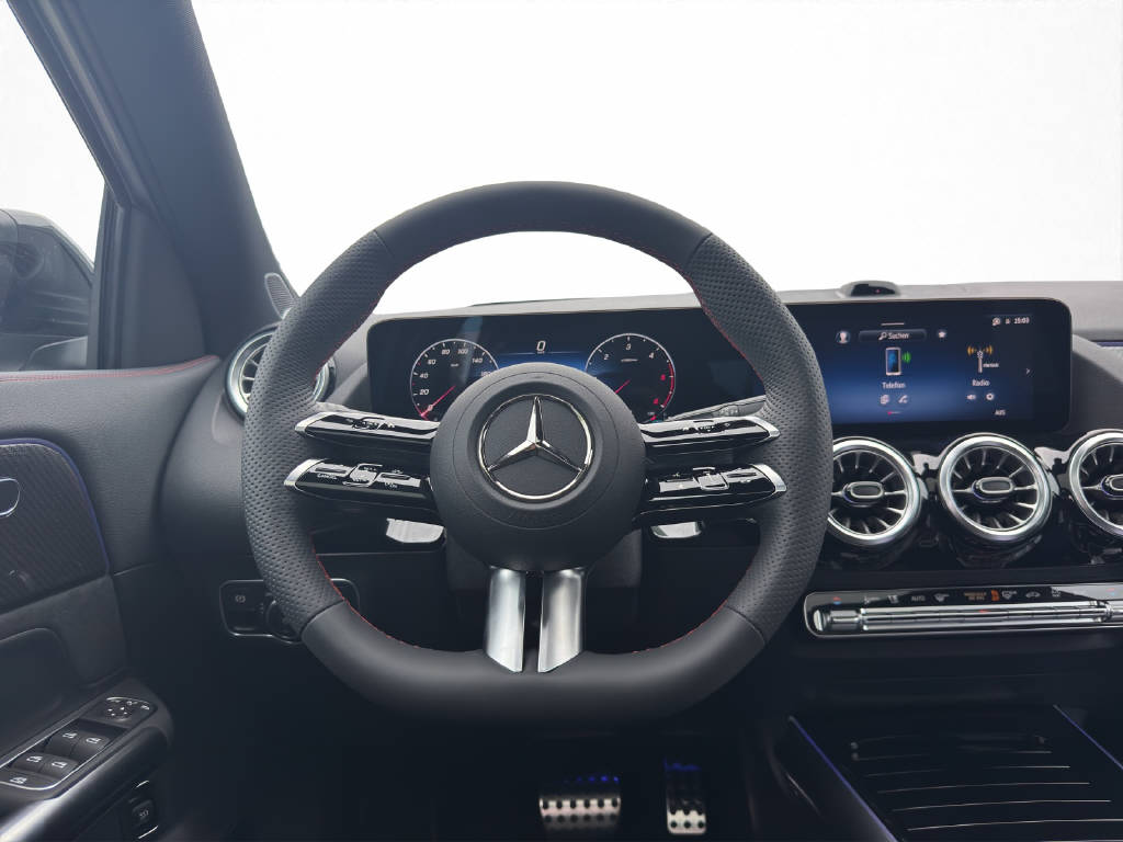 MERCEDES-BENZ GLA 220 d AMG Line 4Matic Swiss Star-image-11
