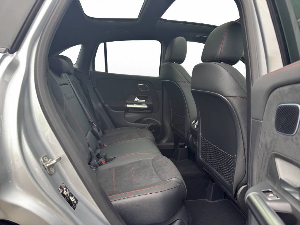 MERCEDES-BENZ GLA 220 d AMG Line 4Matic Swiss Star-image-12