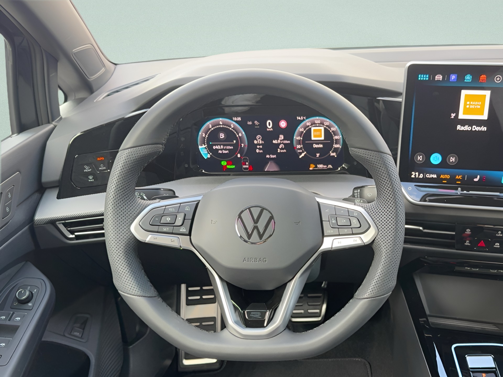 VW Golf Variant 1.5 eTSI mHEV R-Line DSG-image-15