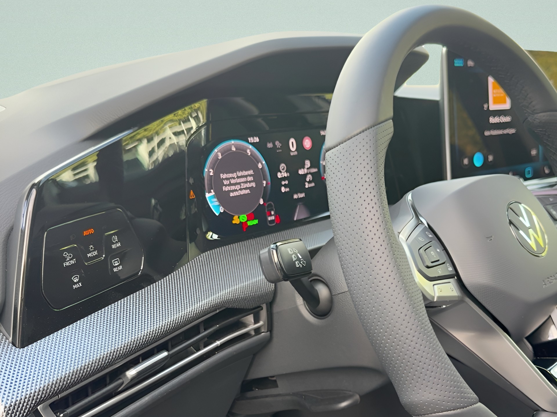 VW Golf Variant 1.5 eTSI mHEV R-Line DSG-image-11
