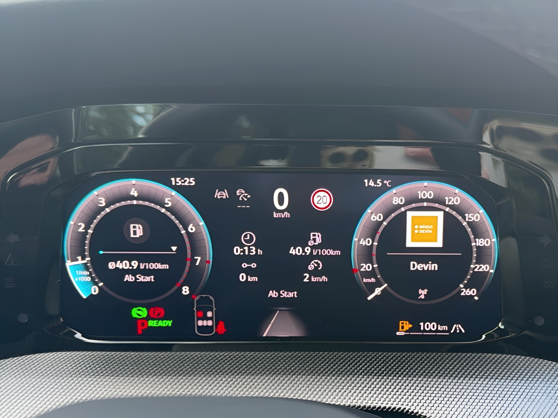 VW Golf Variant 1.5 eTSI mHEV R-Line DSG-image-16