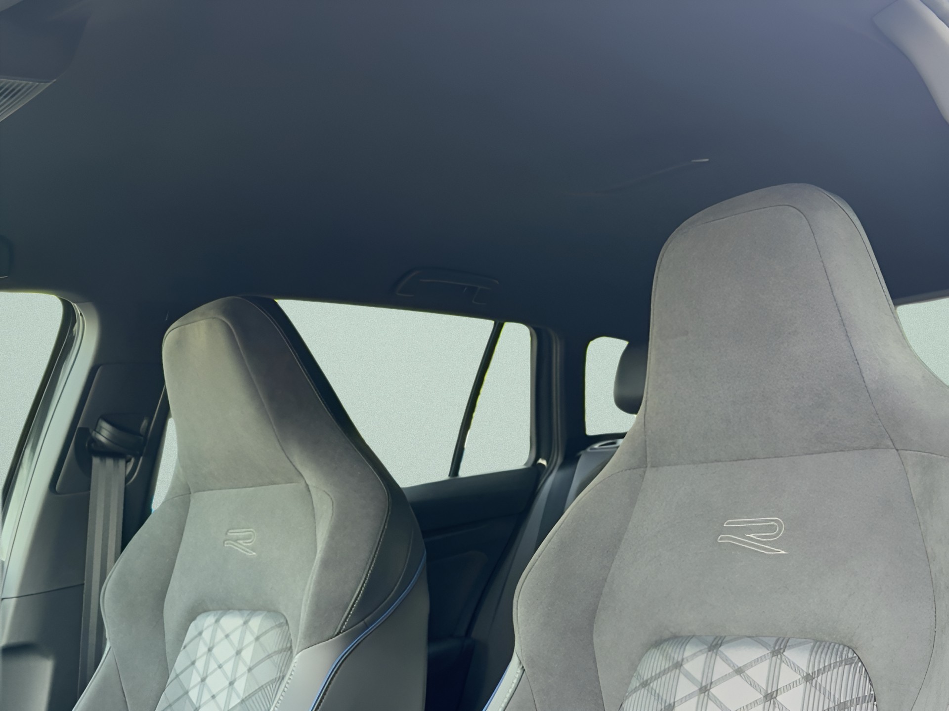 VW Golf Variant 1.5 eTSI mHEV R-Line DSG-image-10