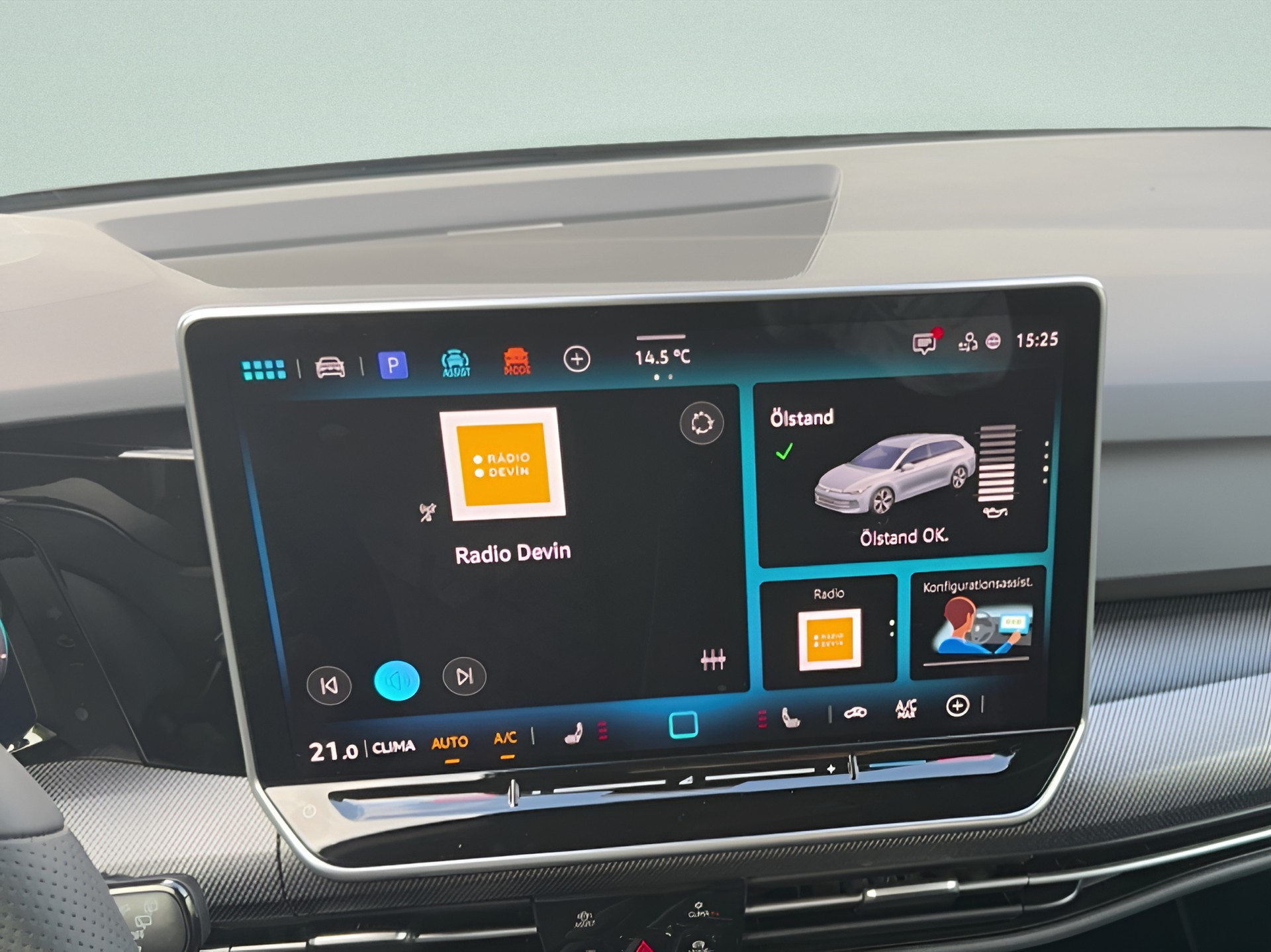 VW Golf Variant 1.5 eTSI mHEV R-Line DSG-image-13