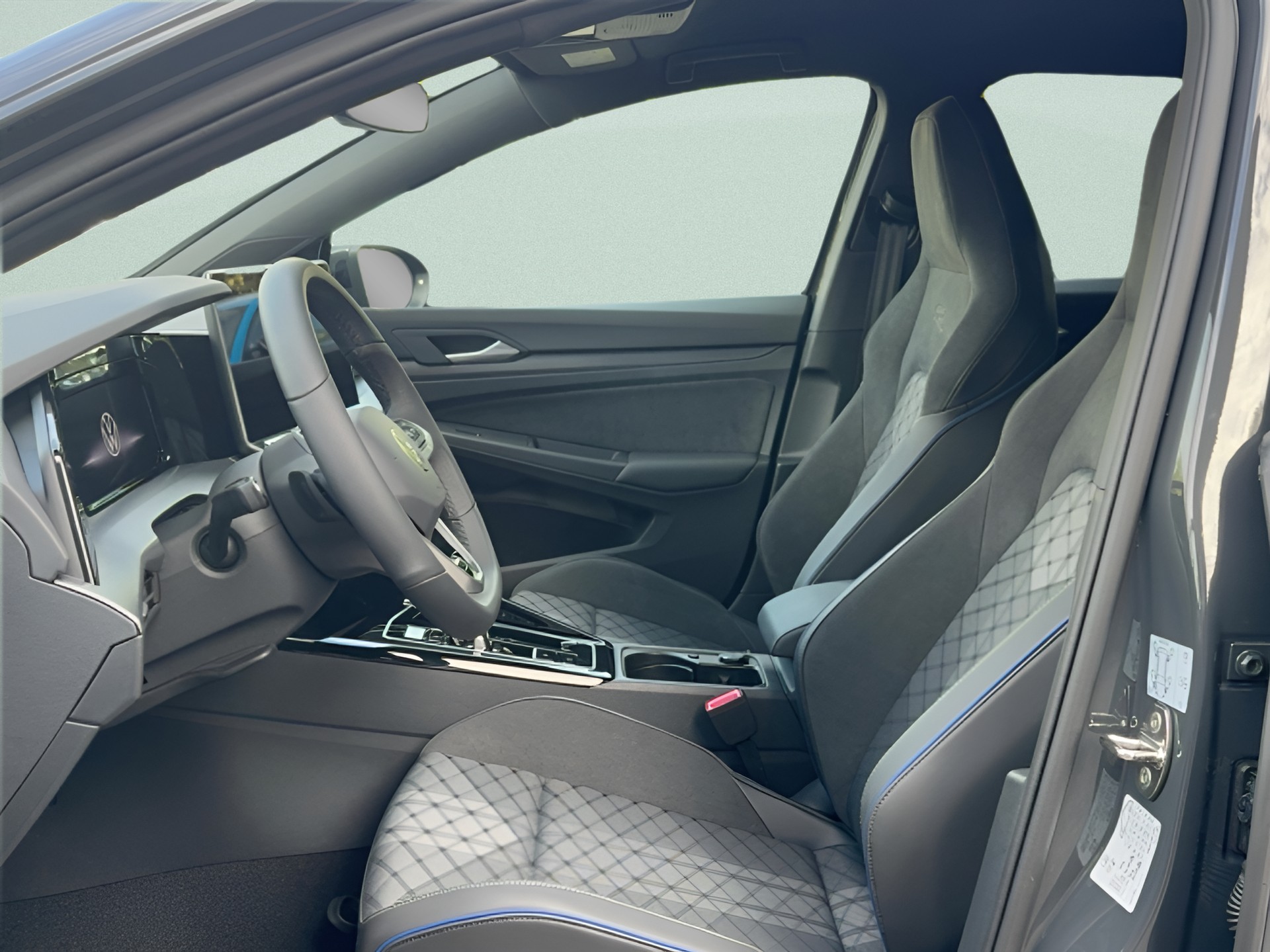 VW Golf Variant 1.5 eTSI mHEV R-Line DSG-image-9