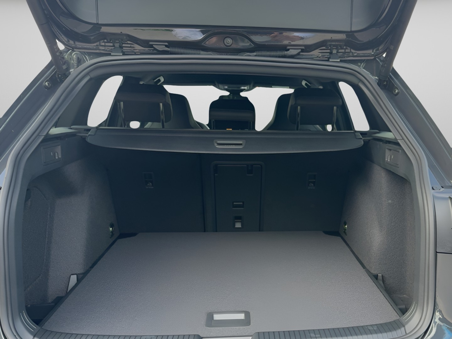 VW Golf Variant 1.5 eTSI mHEV R-Line DSG-image-18